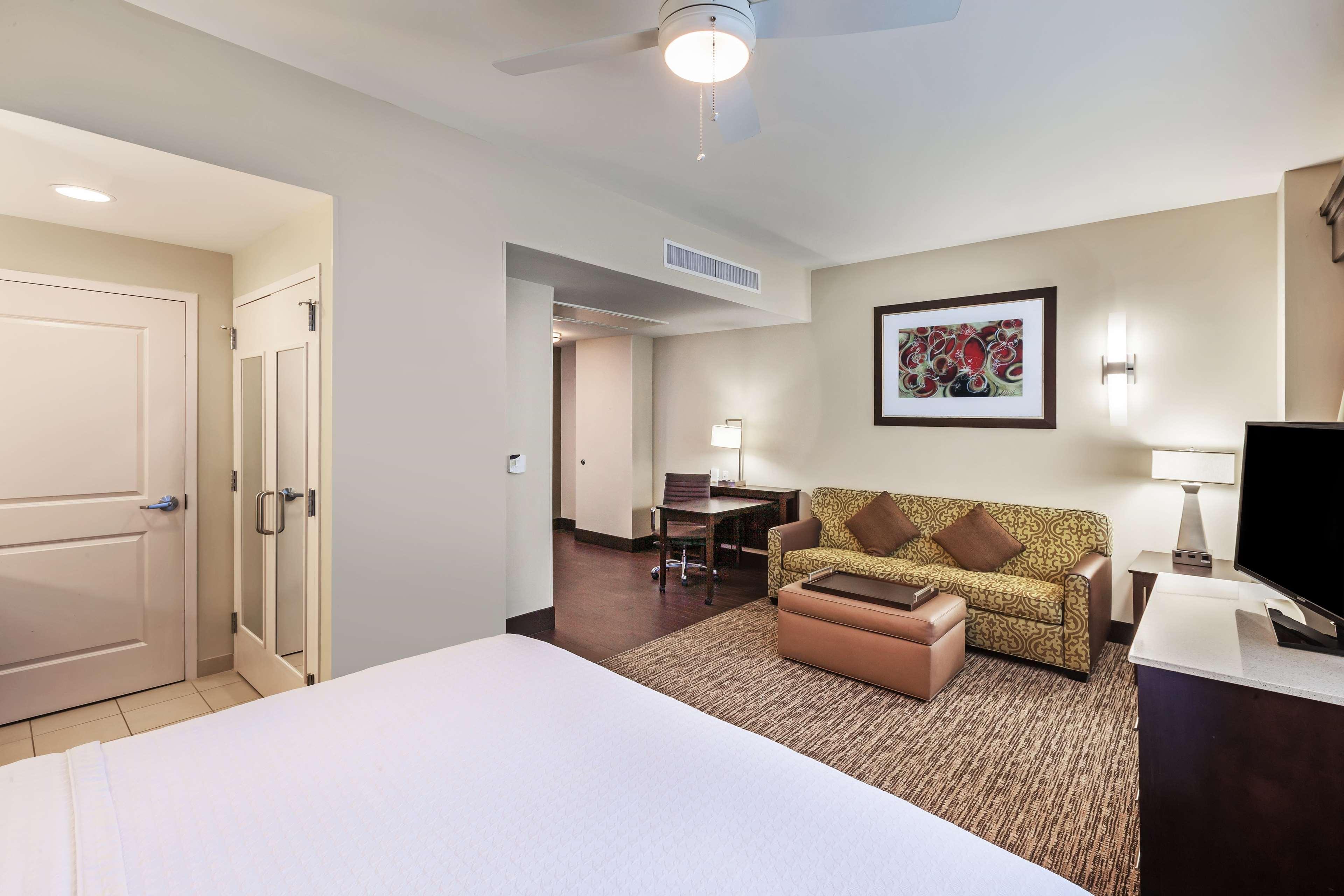 Hotel Homewood Downtown Dallas