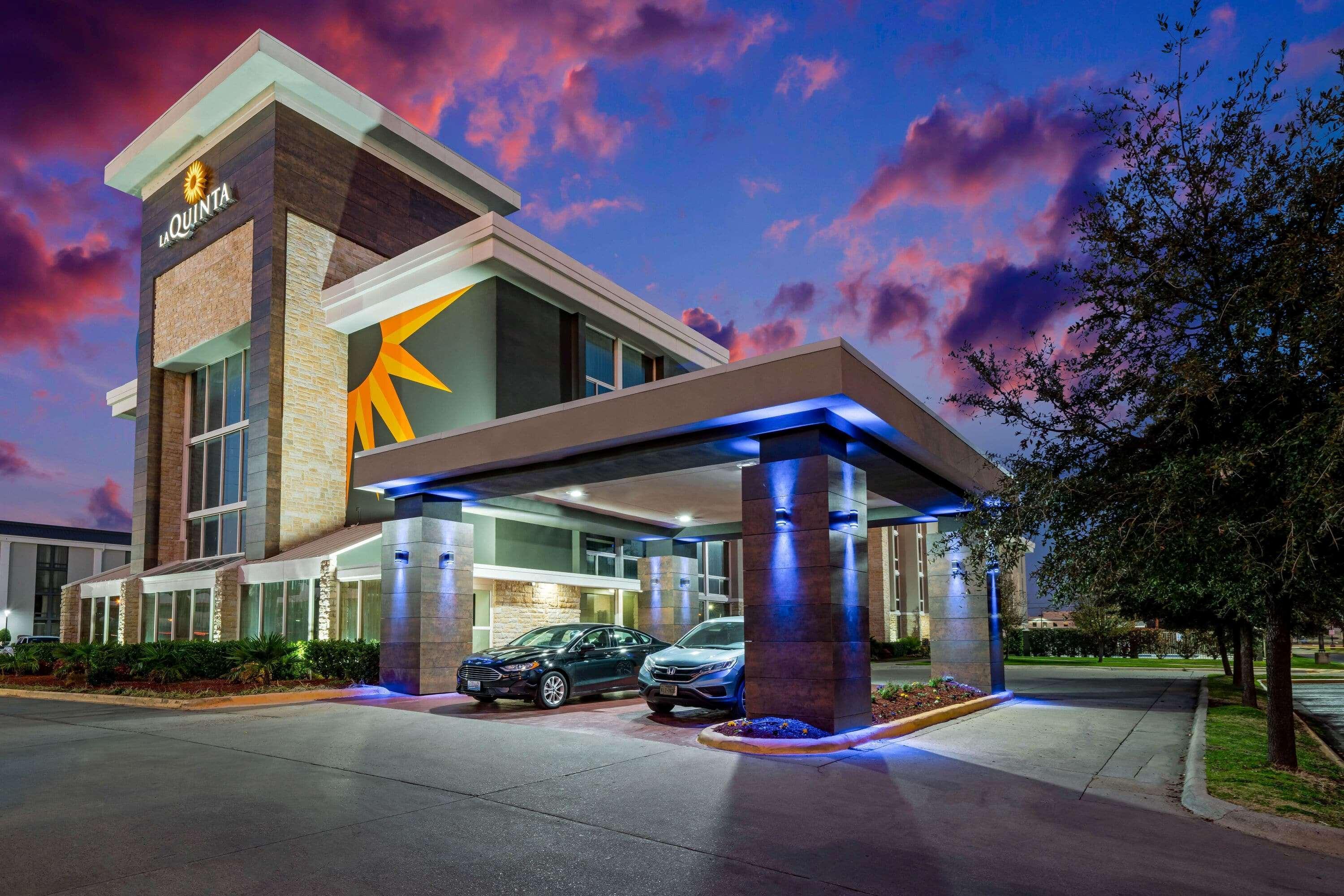 Hotel La Quinta By Wyndham I-35 Walnut Hill Ln 3*
