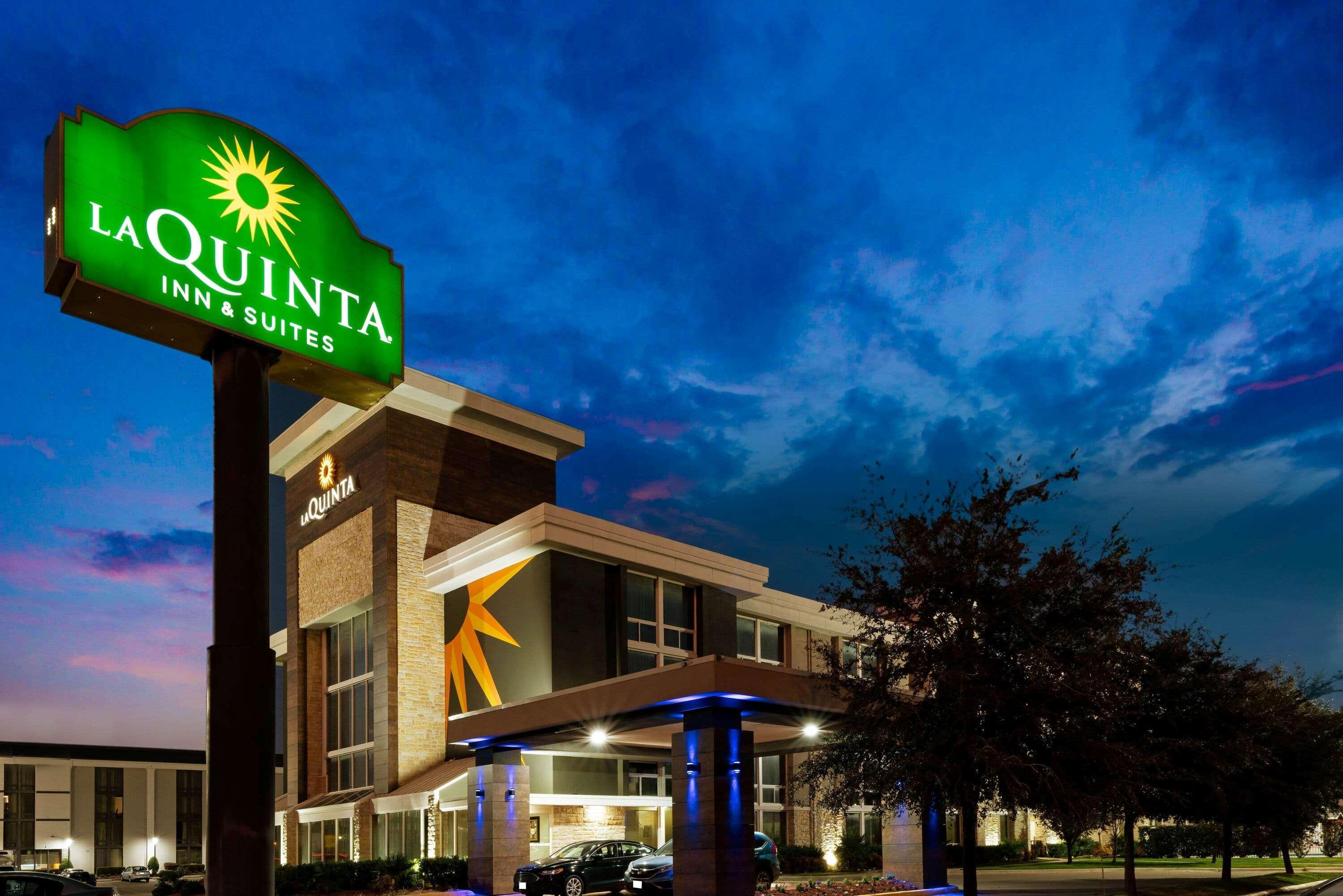 La Quinta By Wyndham I-35 Walnut Hill Ln Hotel