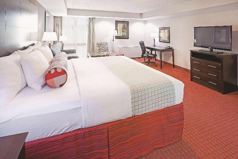 La Quinta By Wyndham I-35 Walnut Hill Ln 3*