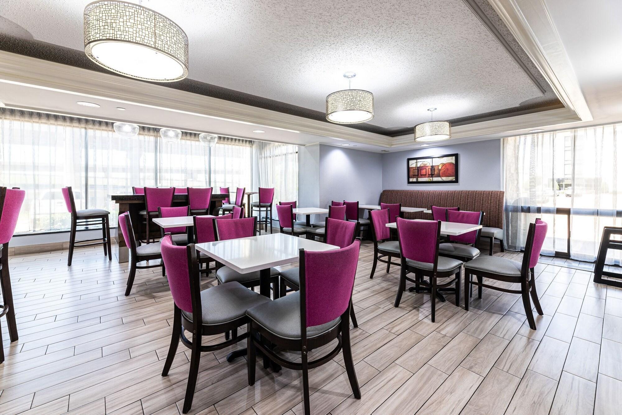 Hotel La Quinta By Wyndham I-35 Walnut Hill Ln Dallas