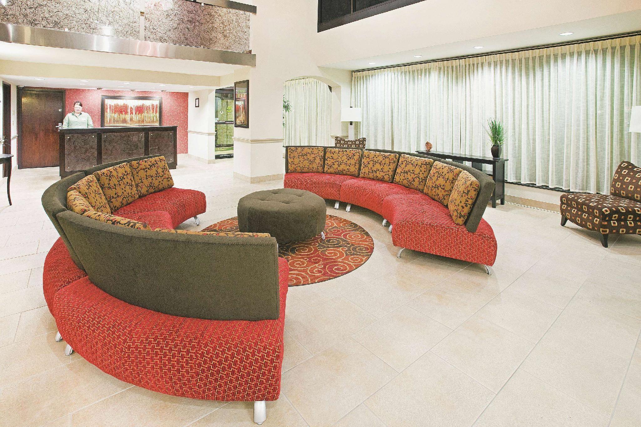 Hotel La Quinta By Wyndham I-35 Walnut Hill Ln