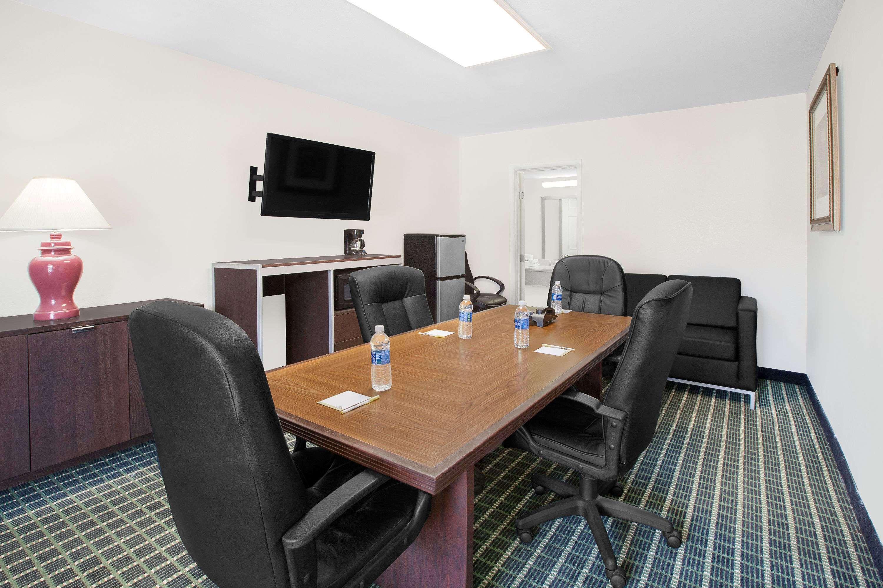 Motel Days By Wyndham Market Center Field Dallas