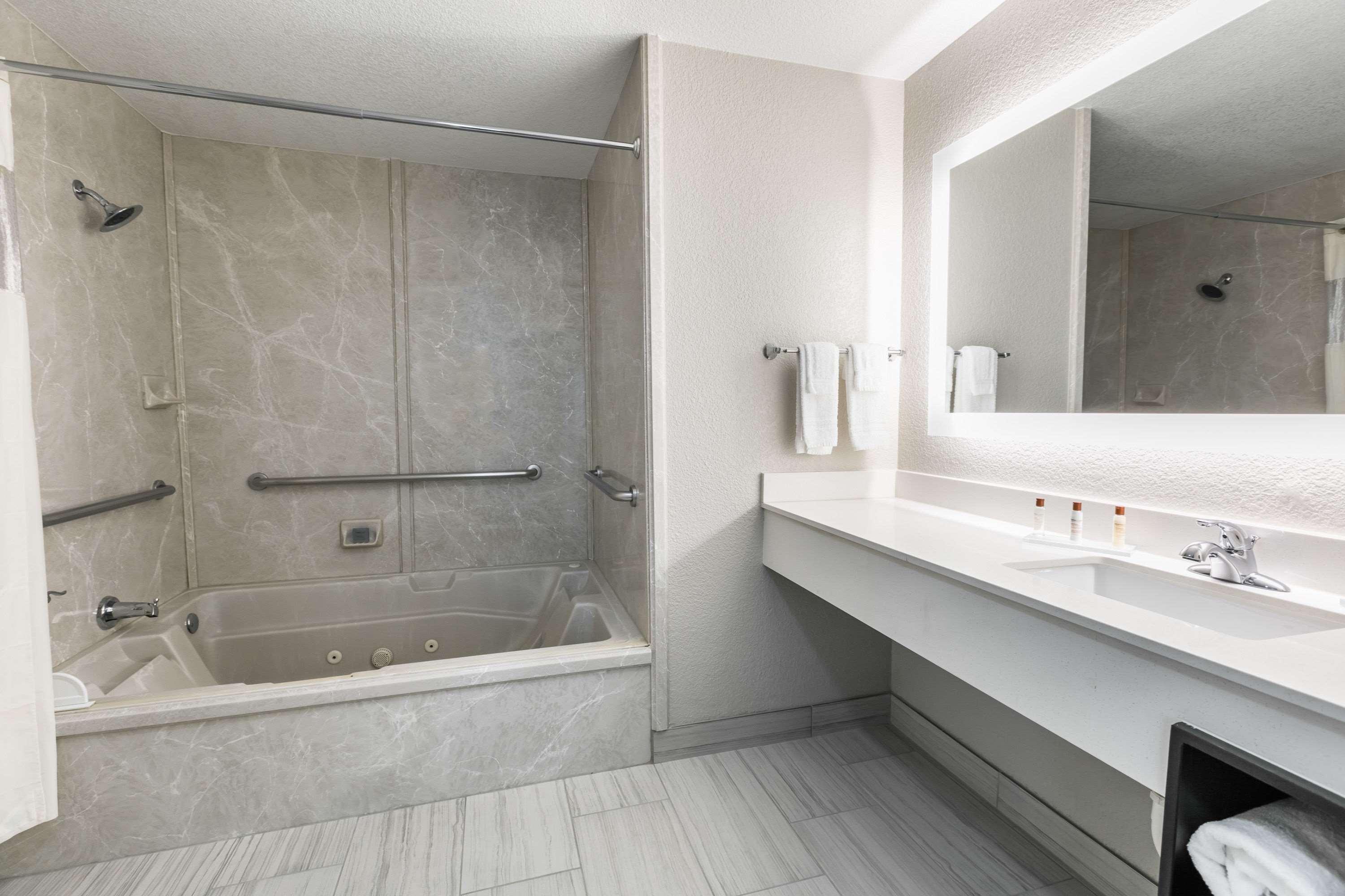 Hotel Wingate By Wyndham Field 3*