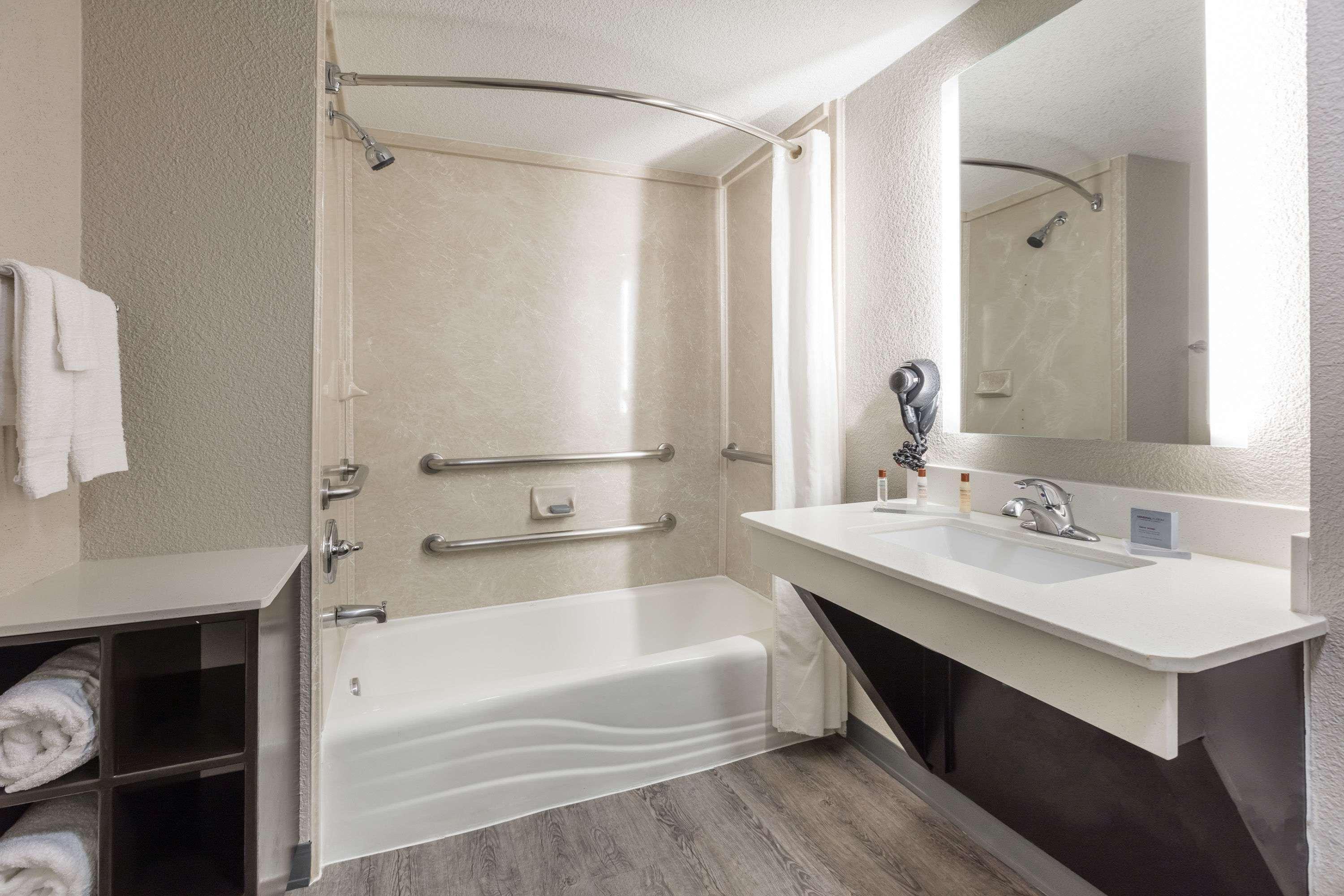 Wingate By Wyndham Field Hotel Dallas