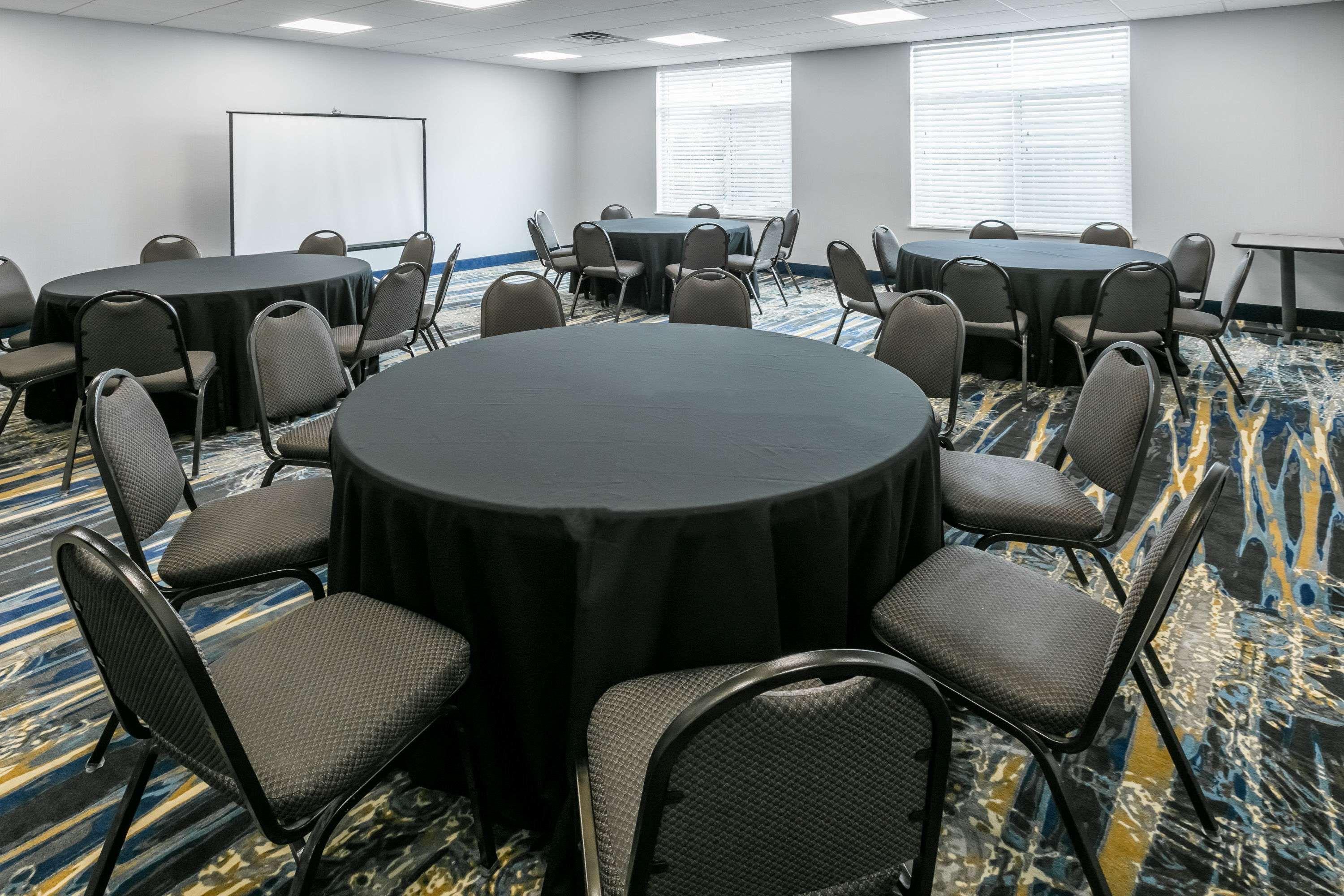 Wingate By Wyndham Field Hotel 3*