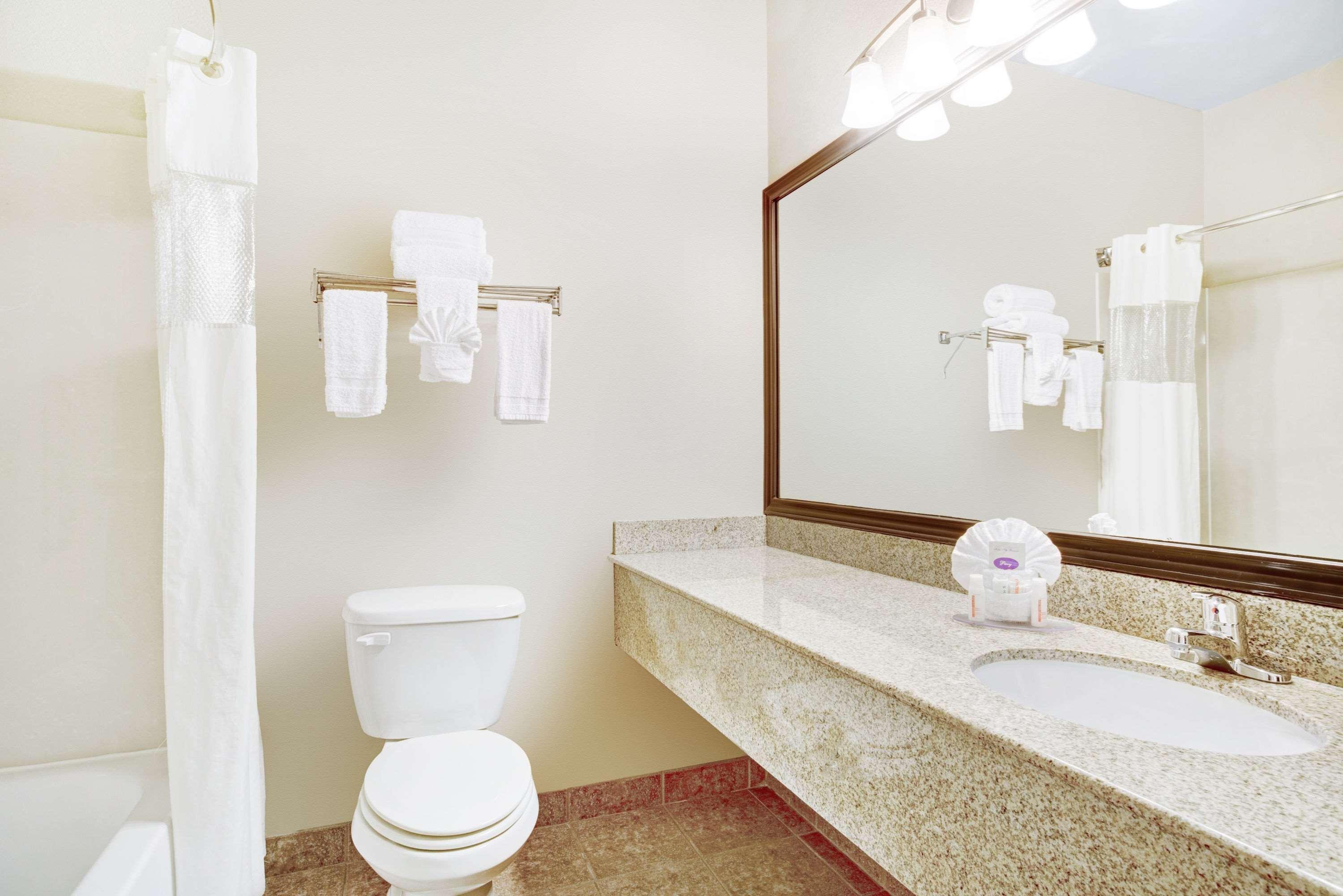Hotel Baymont By Wyndham Dallas/ Field Dallas
