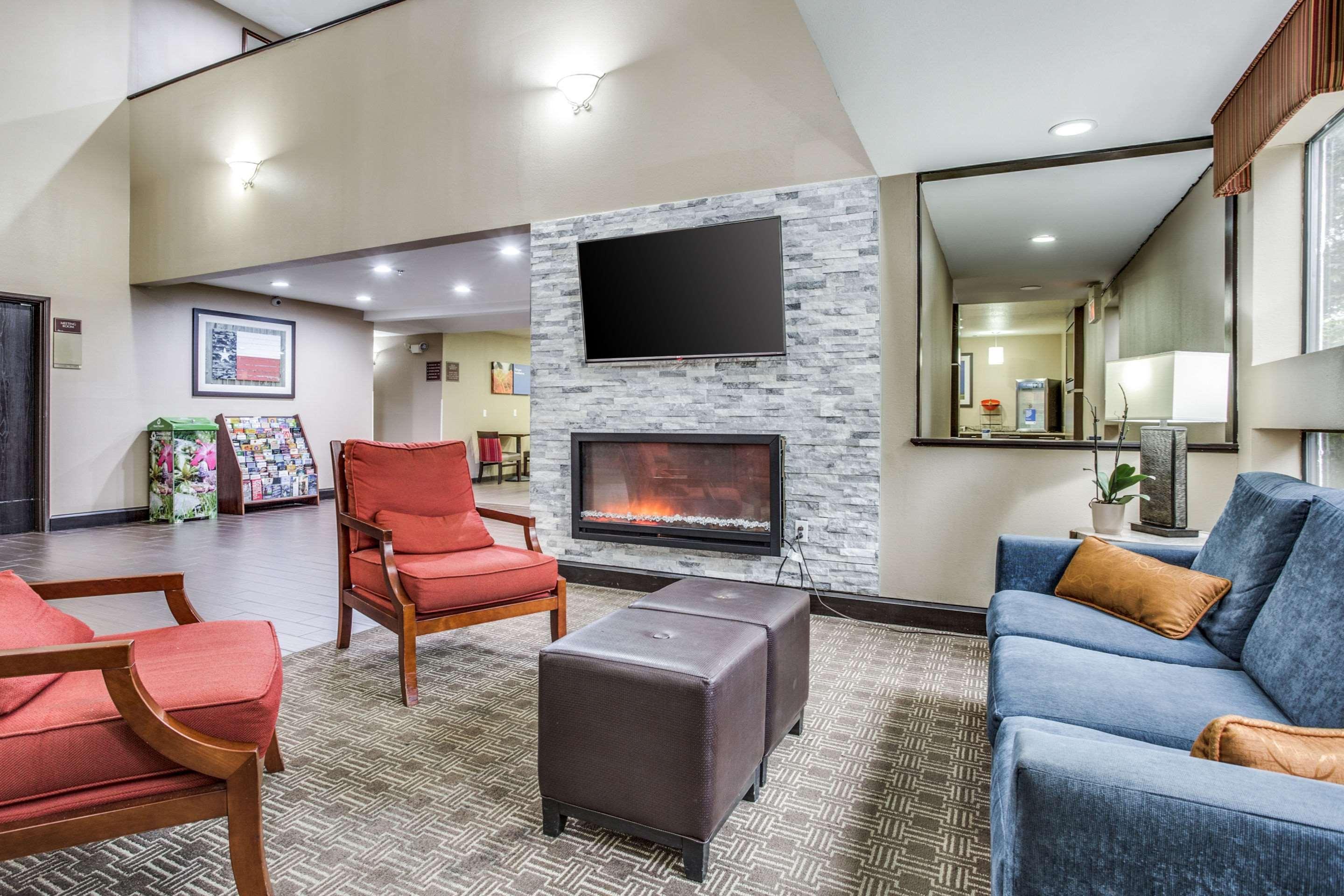 Comfort & Field-dallas Market Center