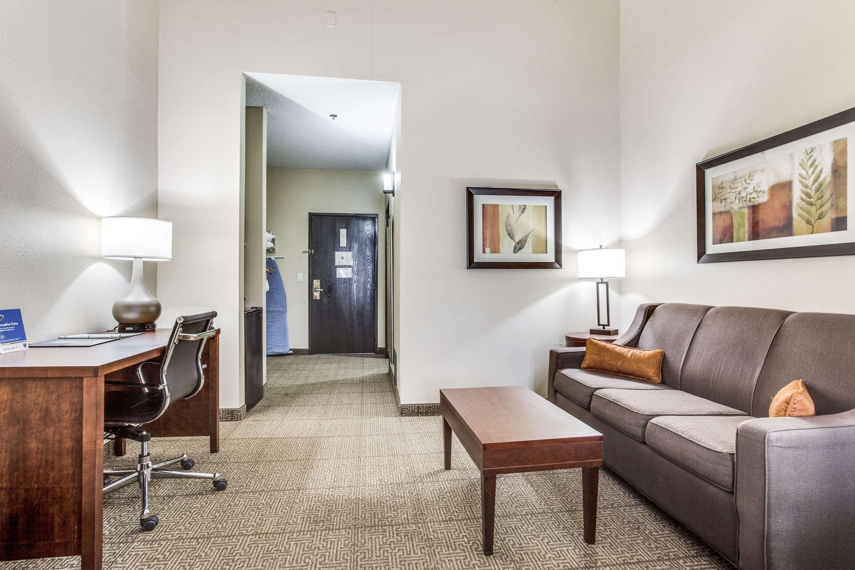 Comfort & Field-dallas Market Center Hotel Dallas