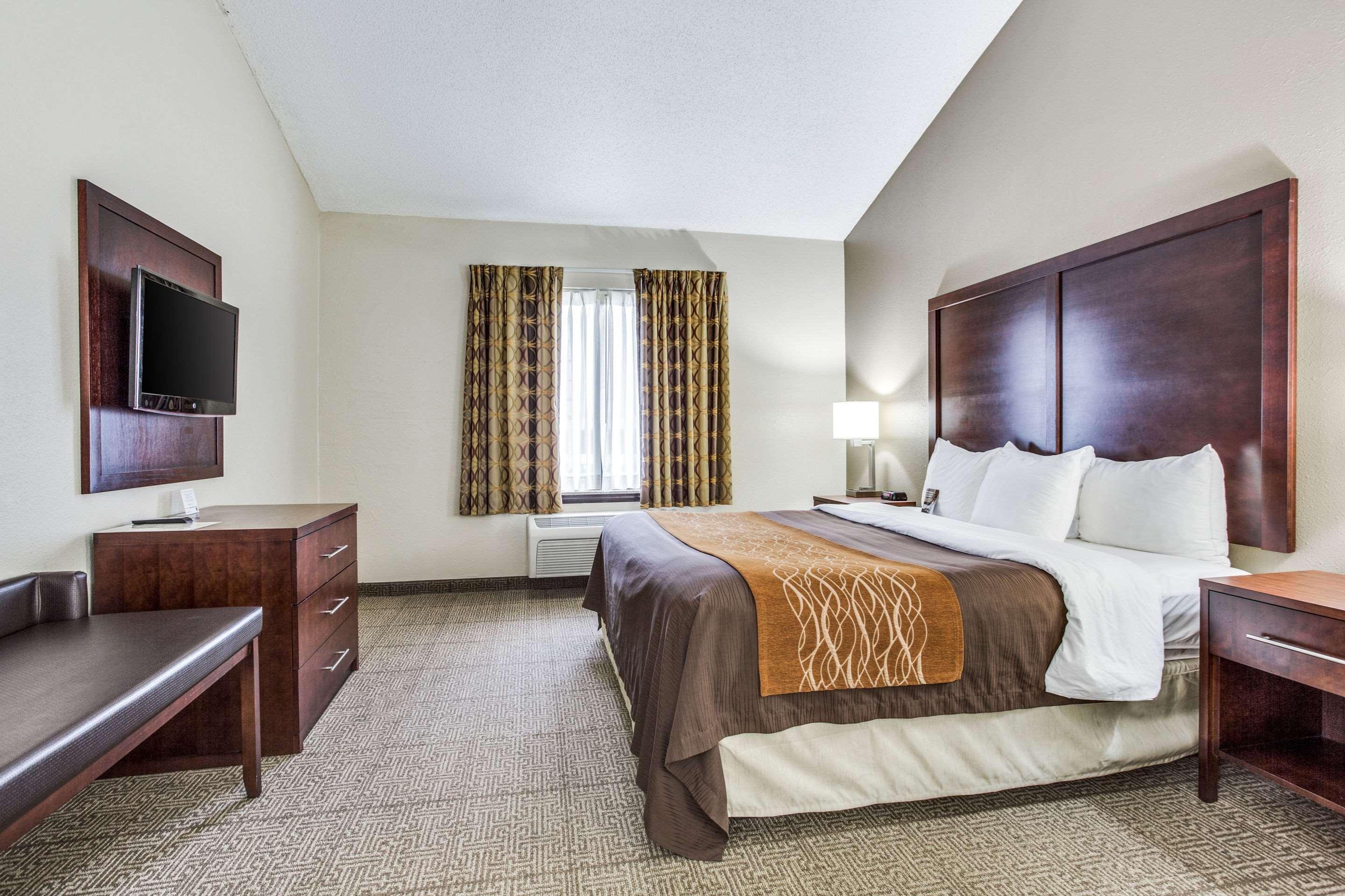 Comfort & Field-dallas Market Center 3*