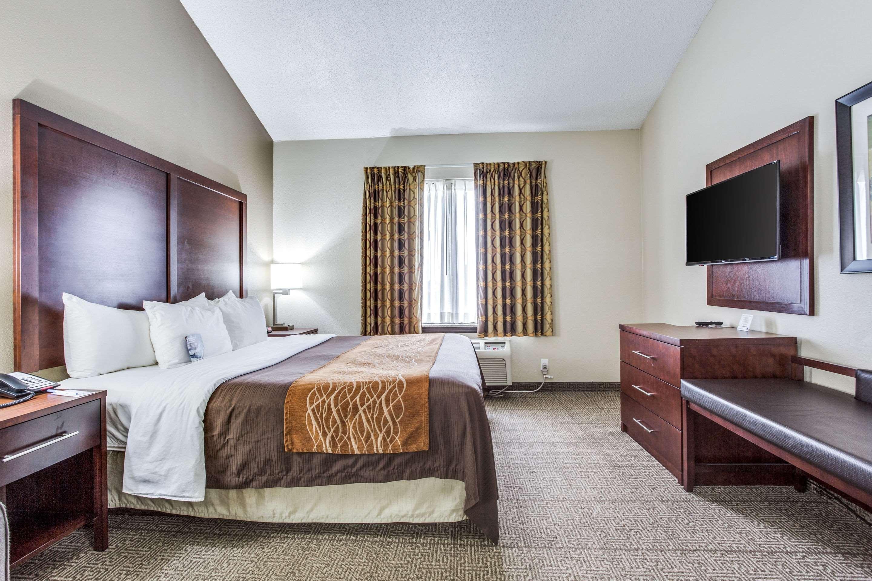 Comfort & Field-dallas Market Center Hotel 3*