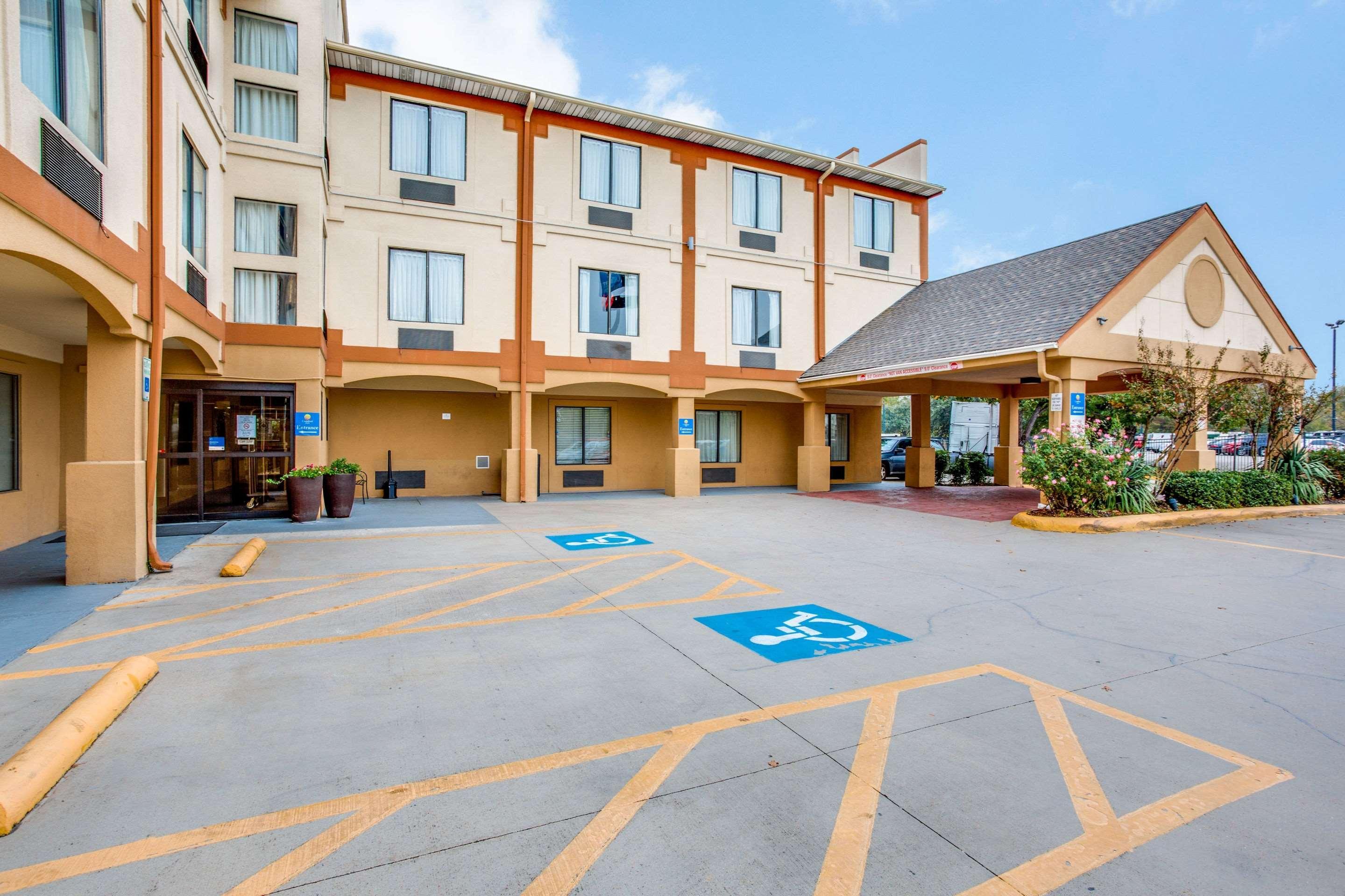 Comfort & Field-dallas Market Center Hotel 3*