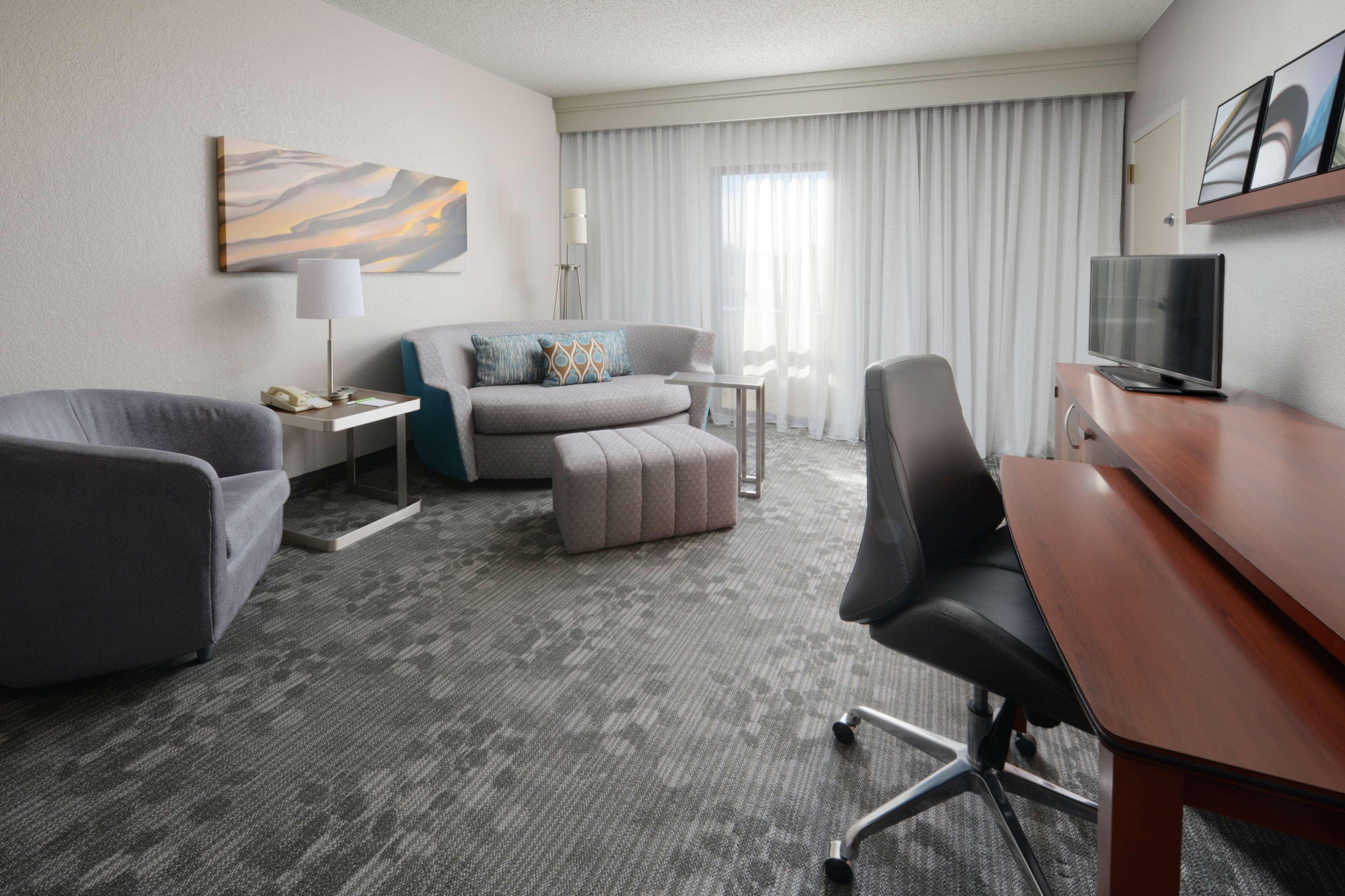Sonesta Select Expressway 3*