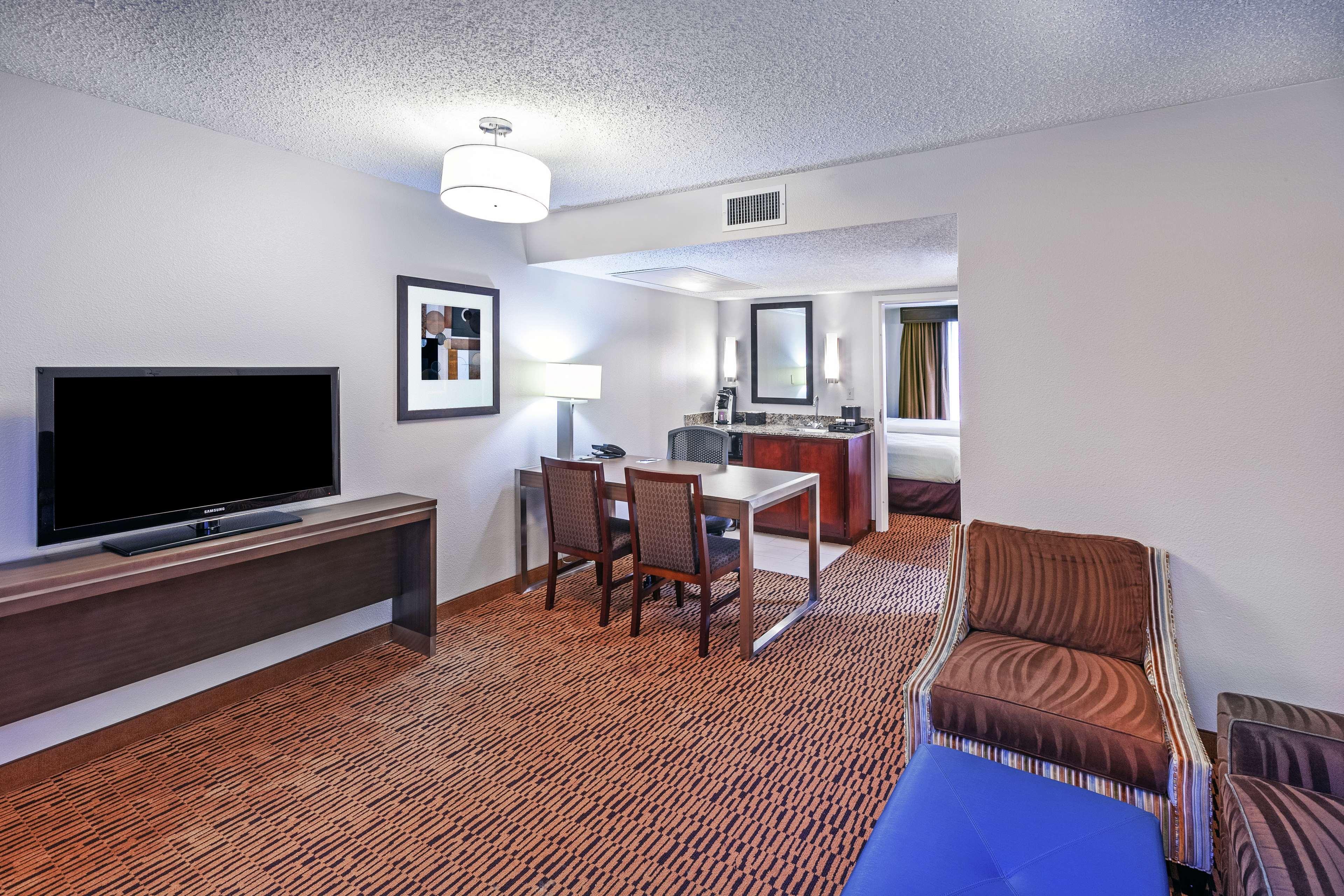 Hotel Embassy By Hilton Market Center