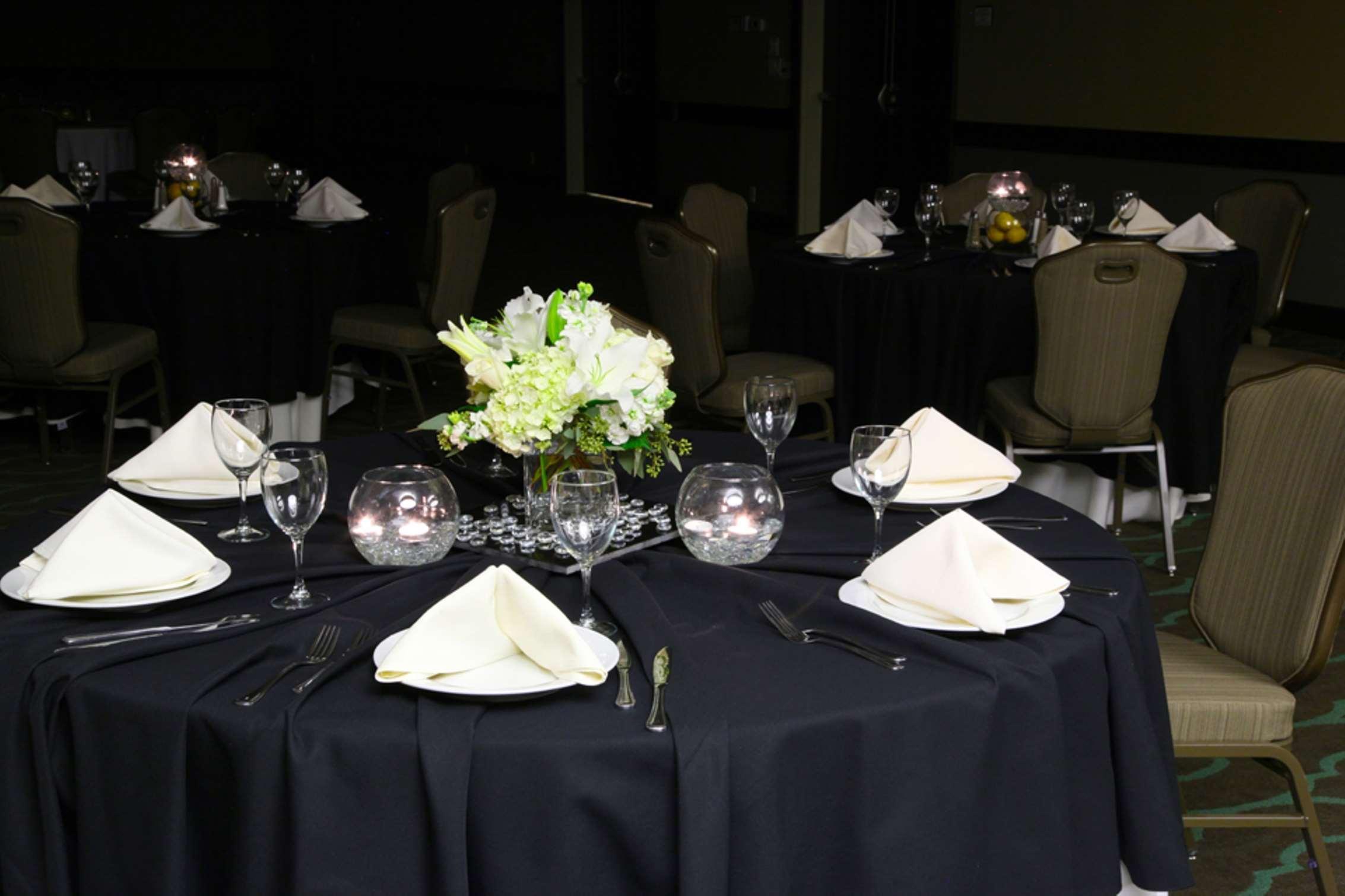 Hotel Embassy By Hilton Market Center 3*