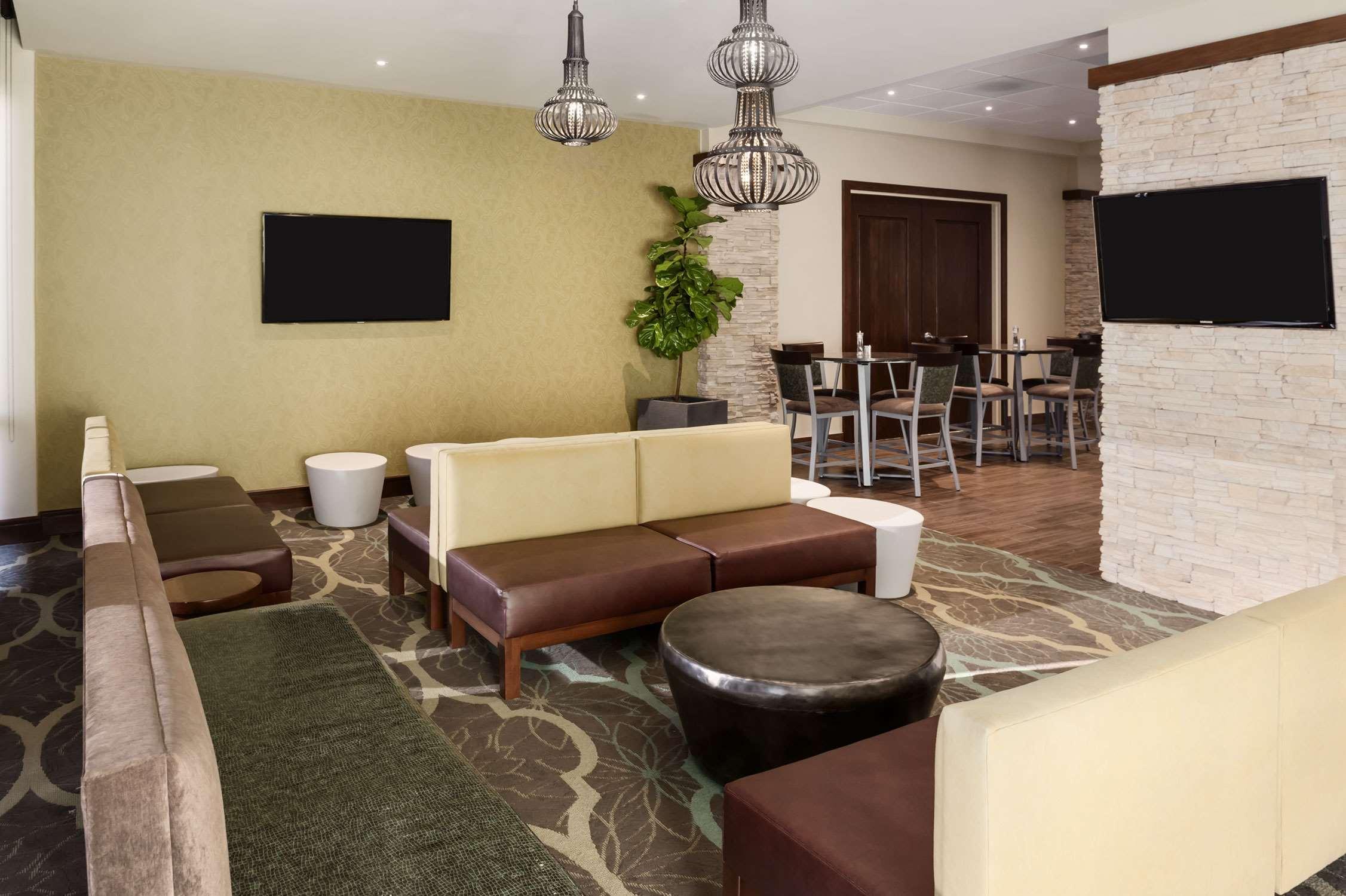 Embassy By Hilton Market Center Hotel
