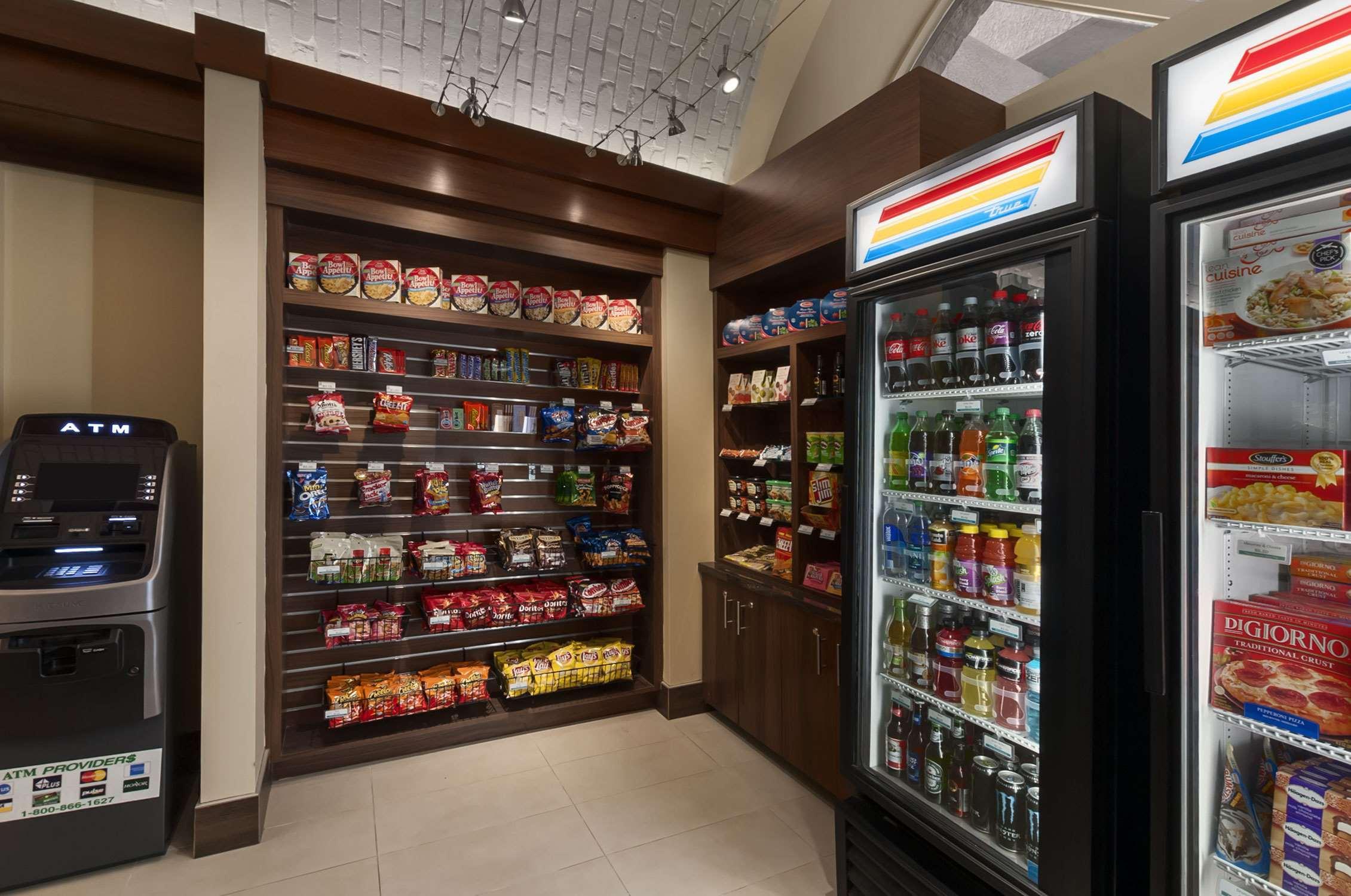 Hotel Embassy By Hilton Market Center Dallas