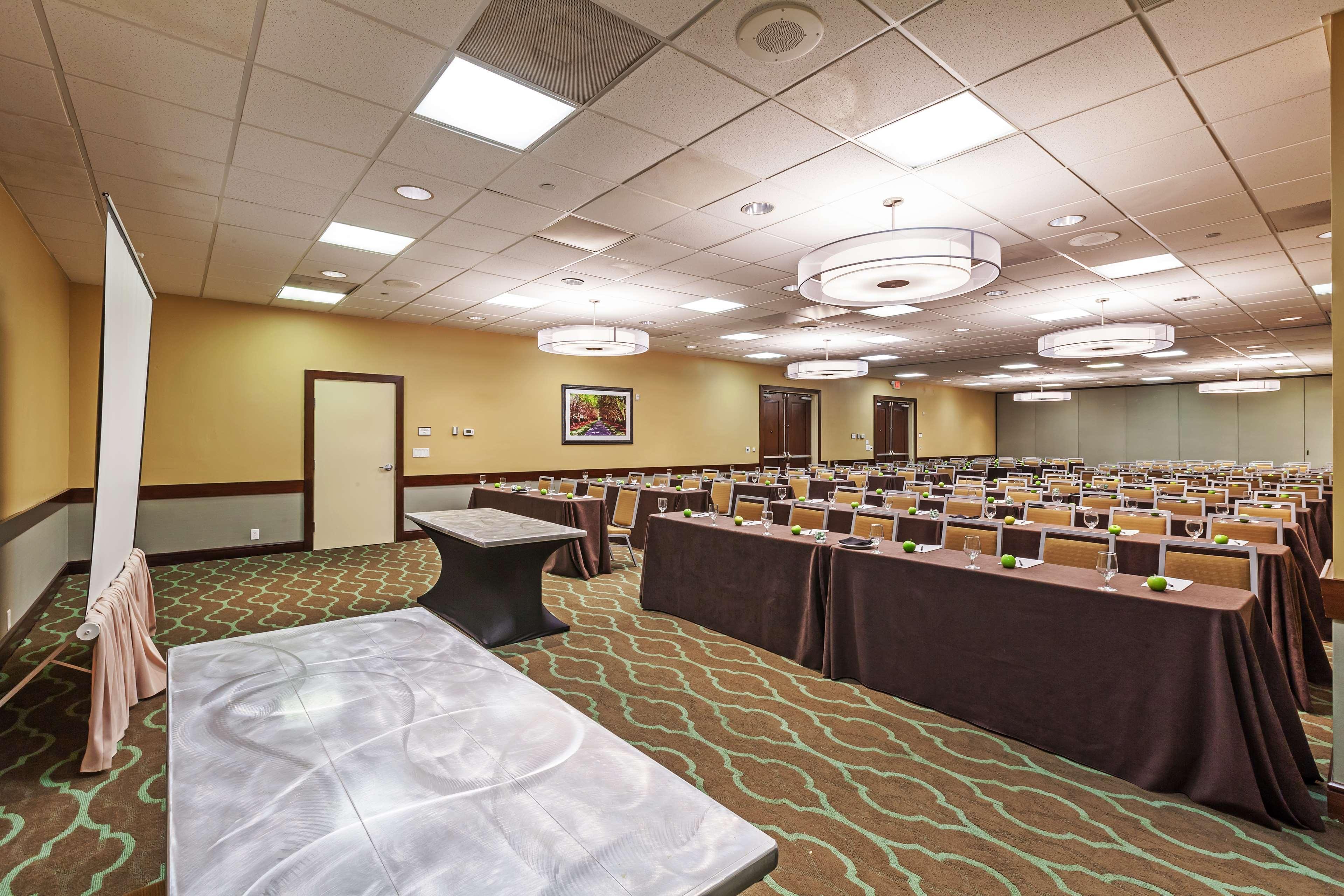 Embassy By Hilton Market Center Hotel 3*