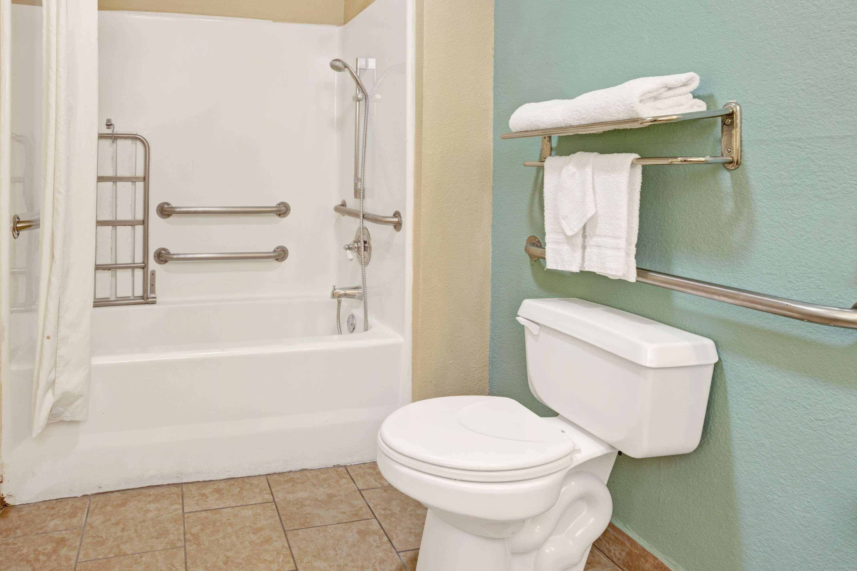 Super 8 East Near Fair Park Downtown Hotel 2*