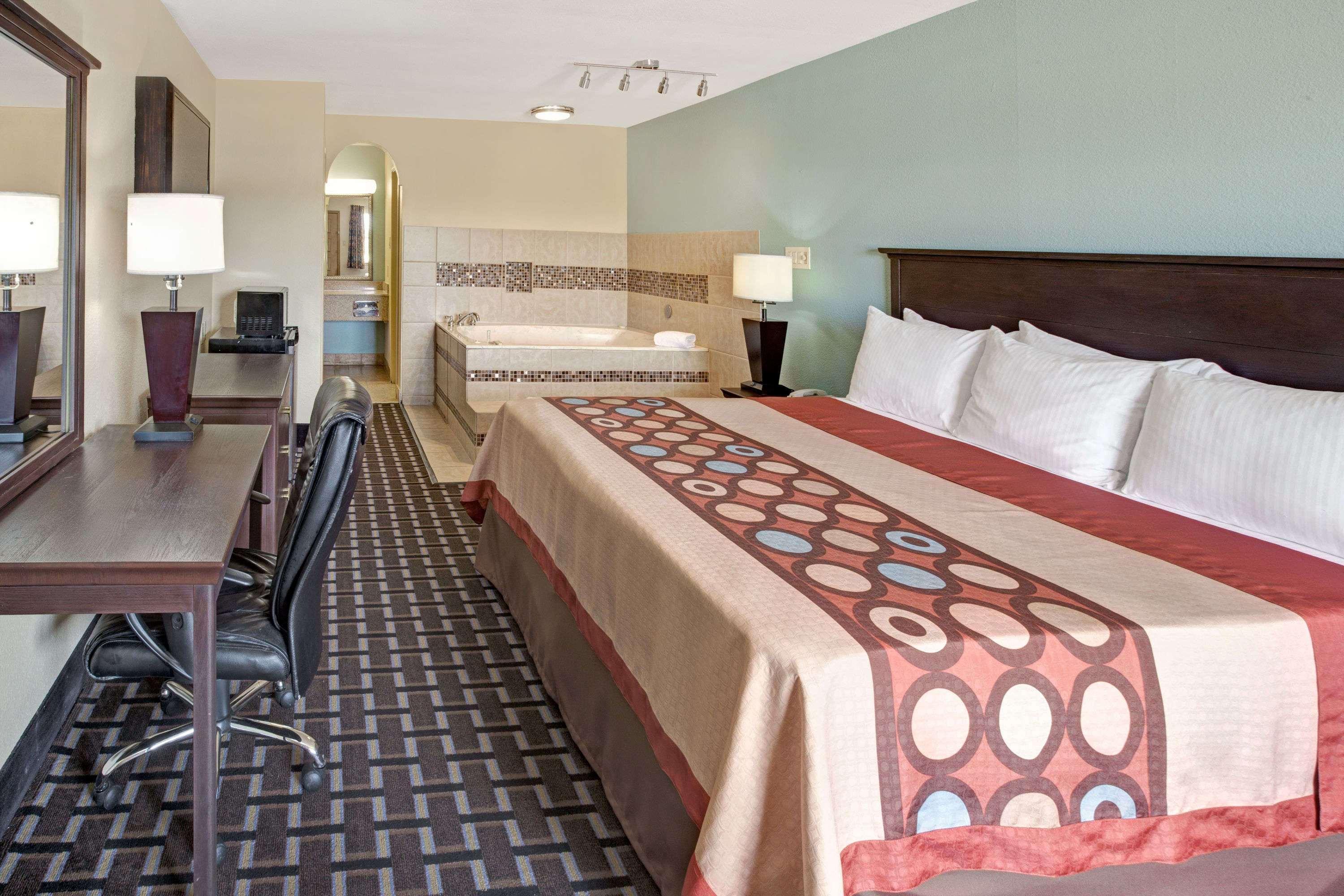 Super 8 East Near Fair Park Downtown 2* Dallas