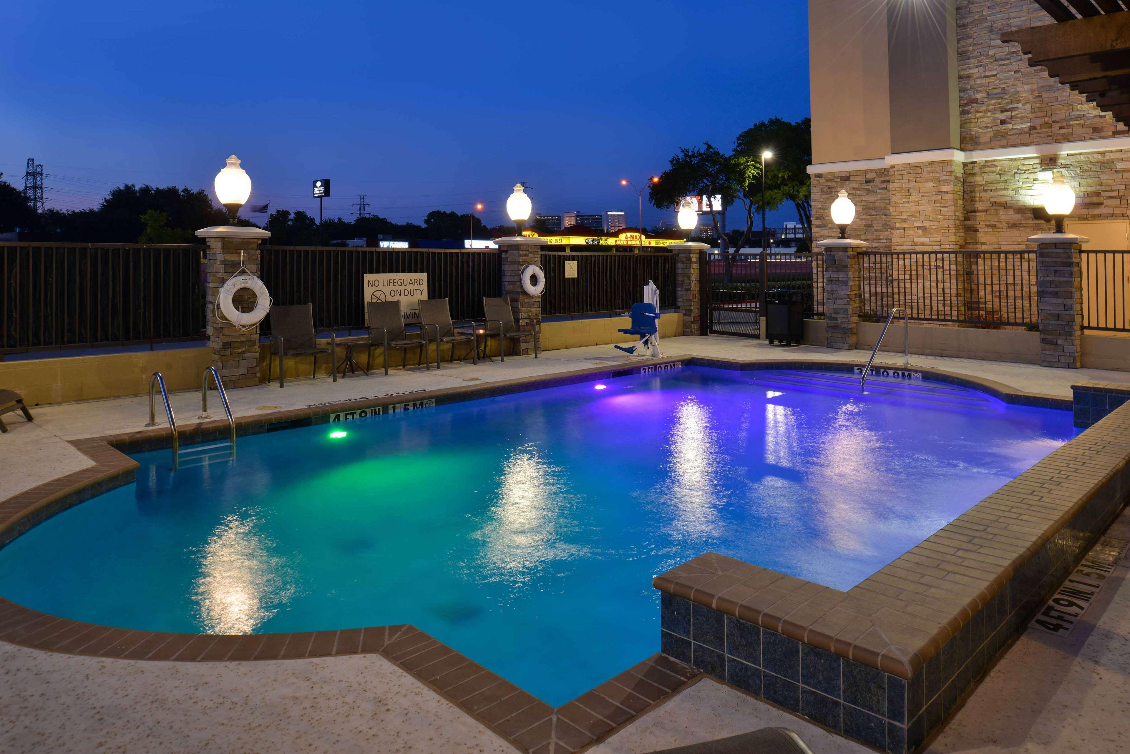 Hampton & Market Center Hotel Dallas