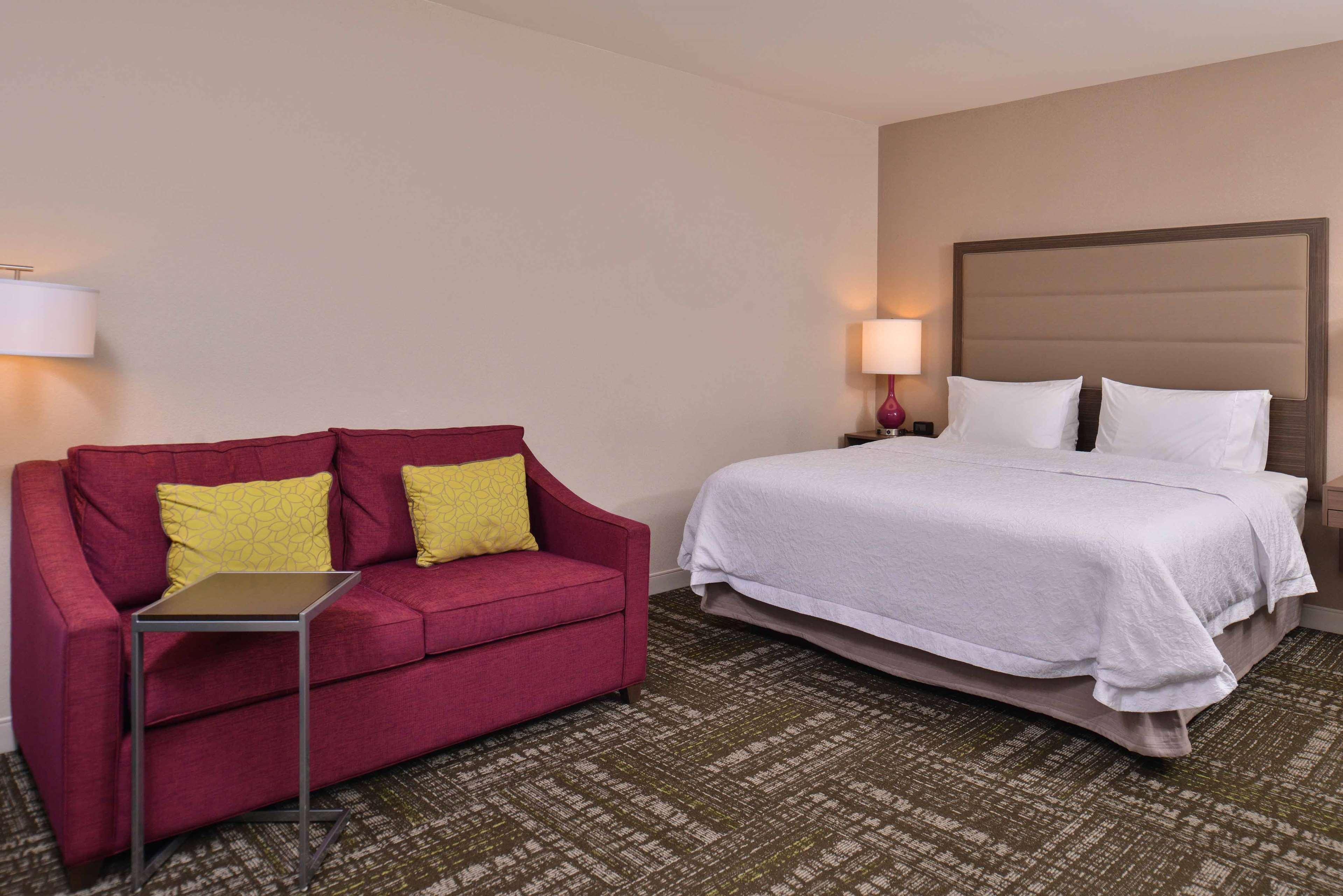 Hotel Hampton & Market Center 3*
