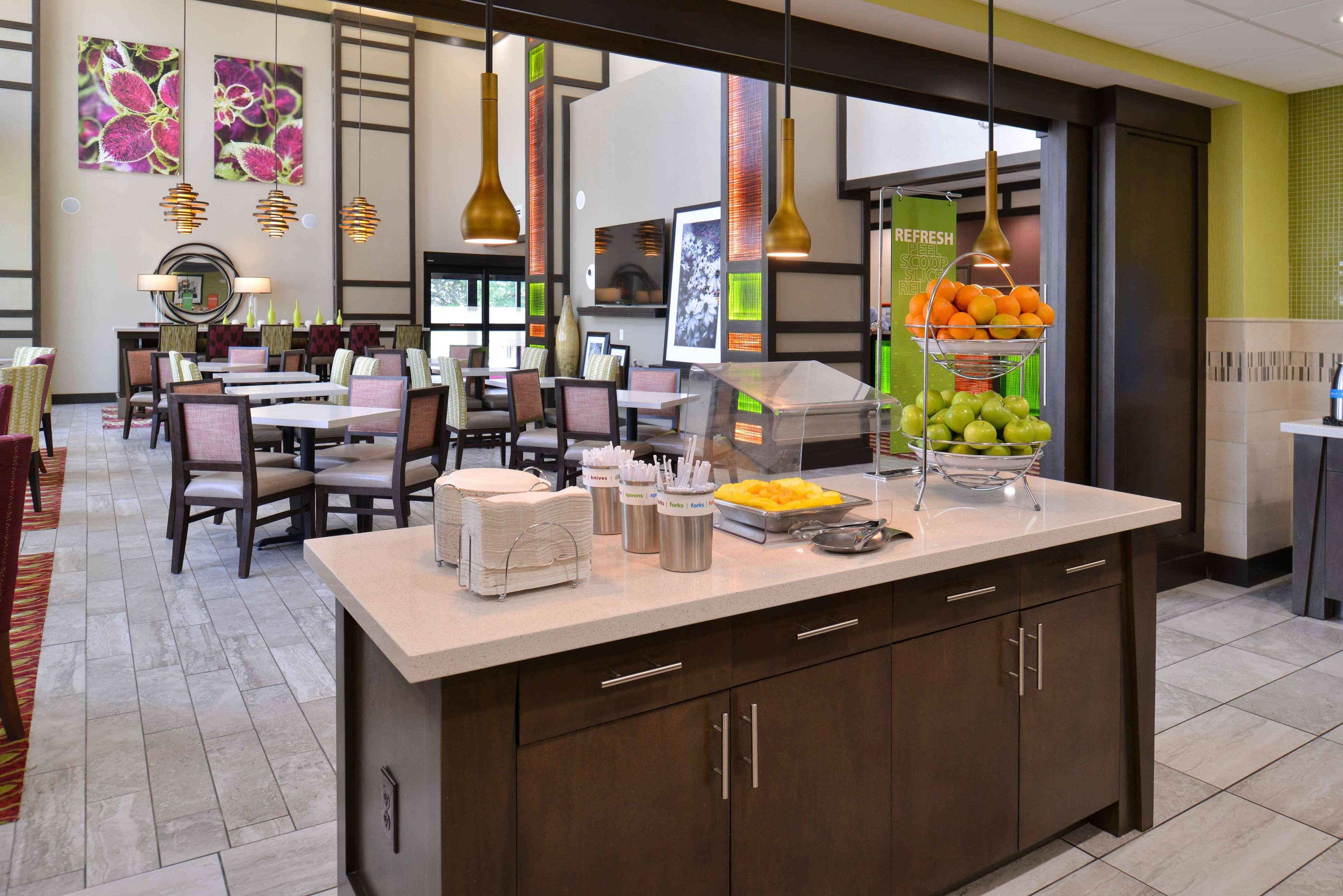 Hampton & Market Center 3* Dallas