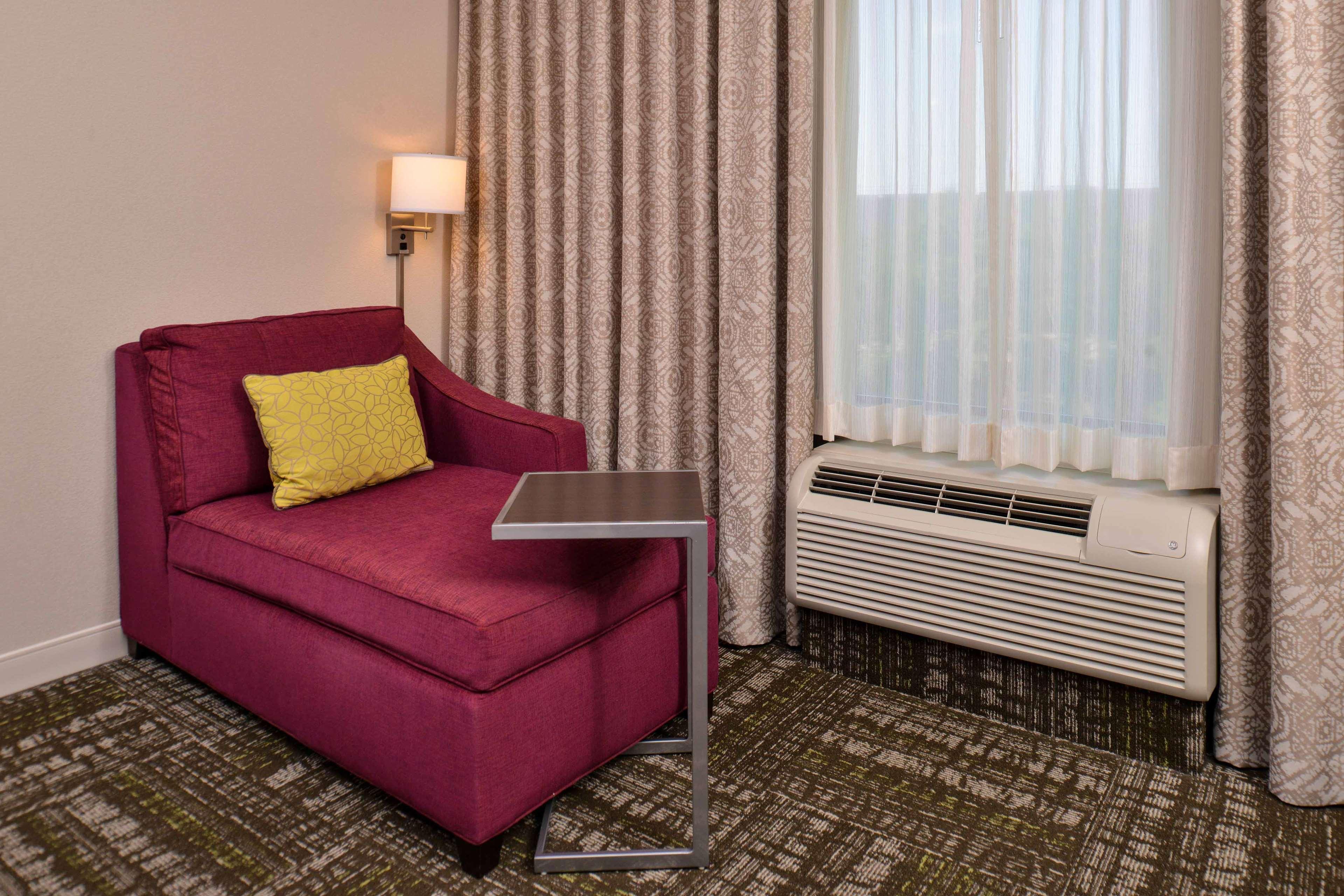 Hampton & Market Center 3*