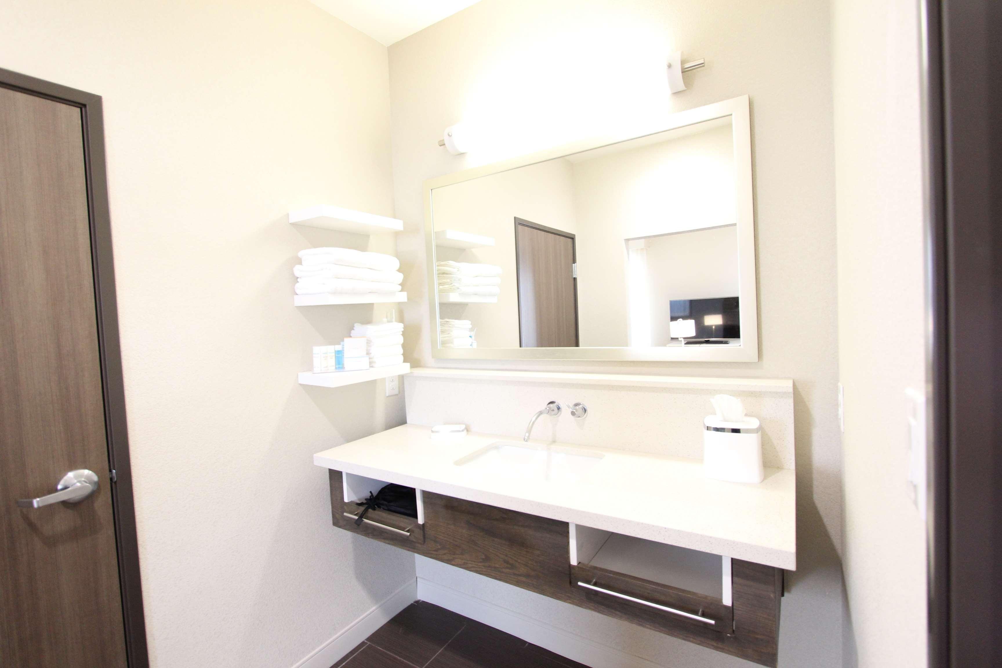 Hampton & Market Center Hotel Dallas