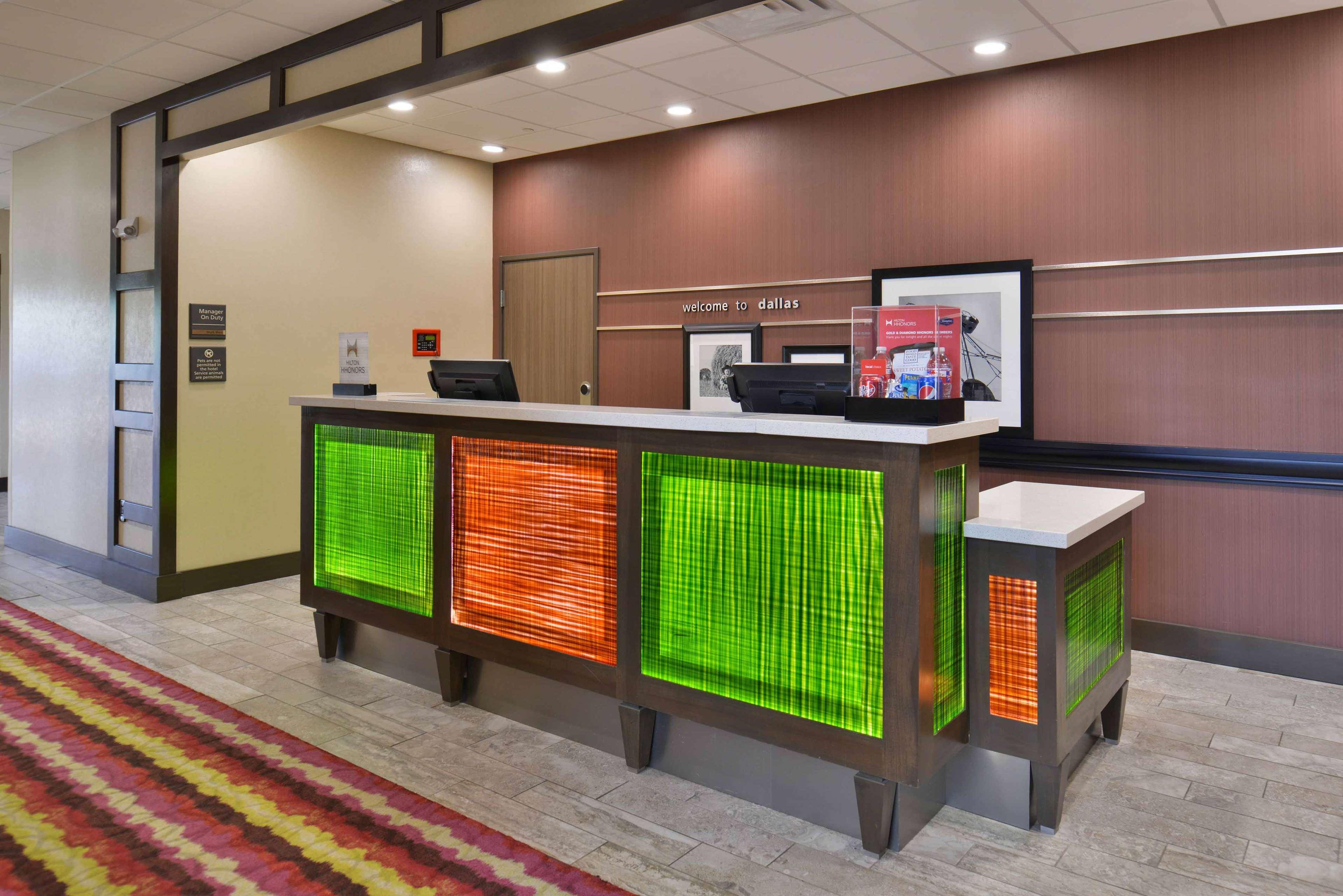 Hampton & Market Center Hotel