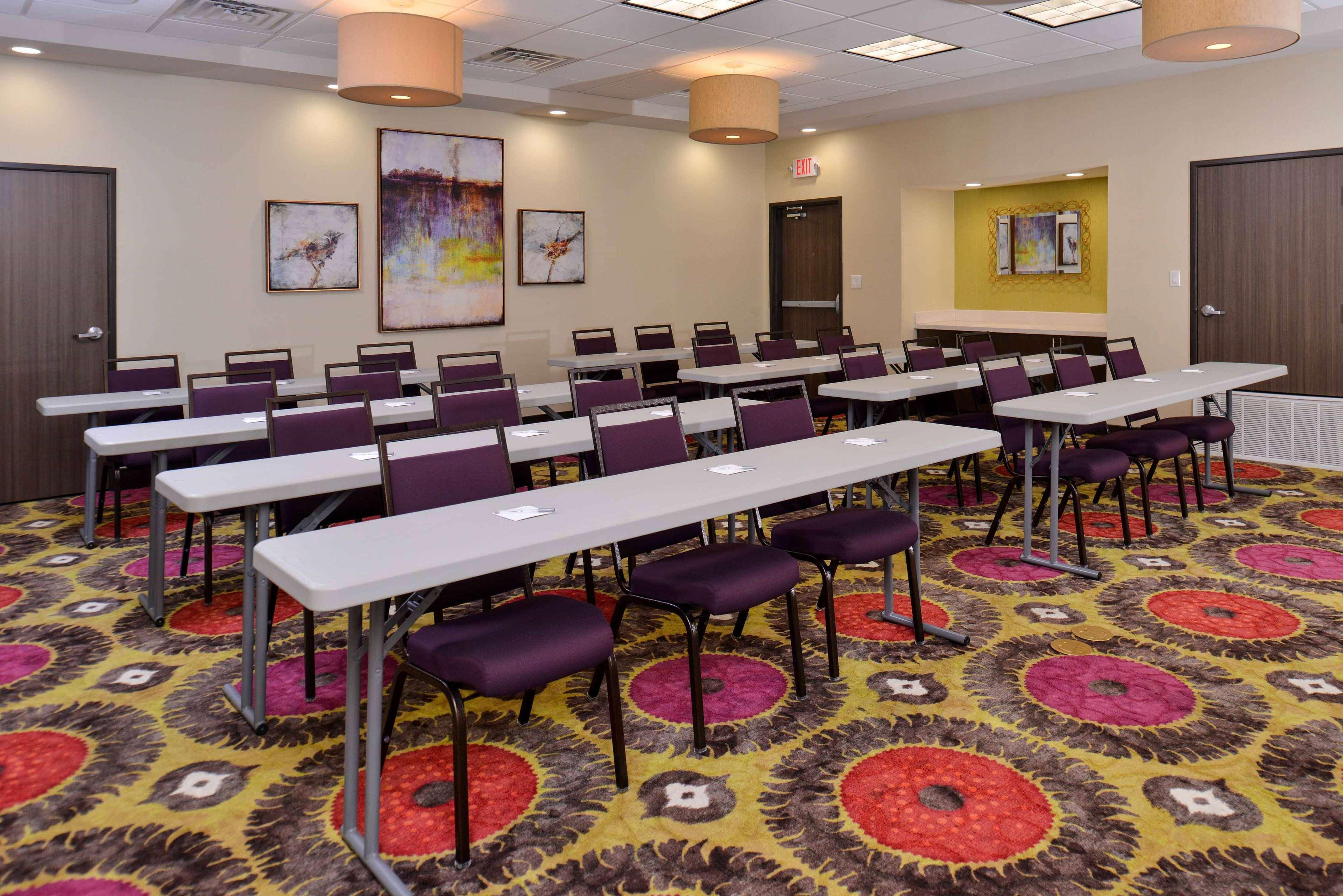 Hampton & Market Center 3*