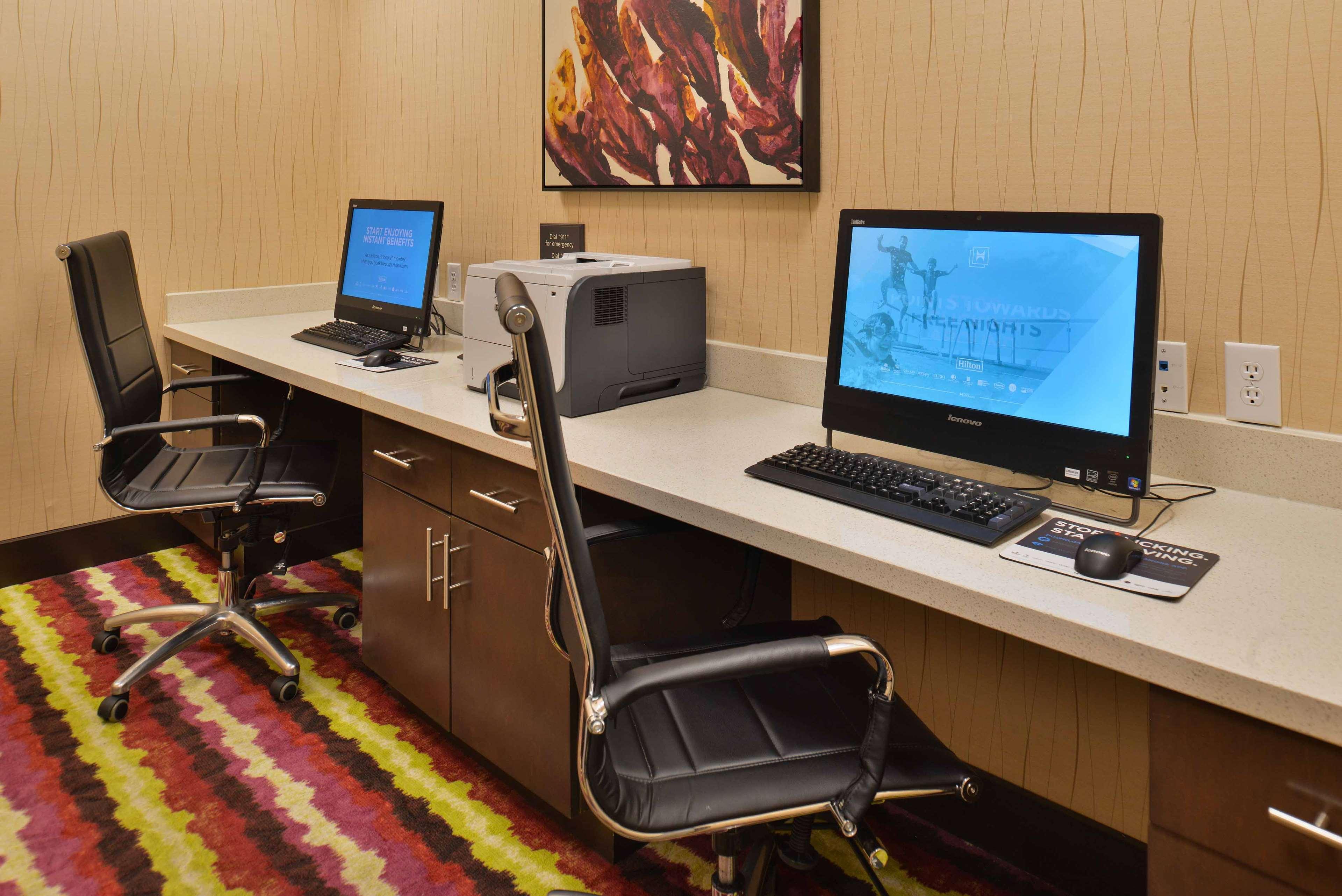 Hotel Hampton & Market Center 3*