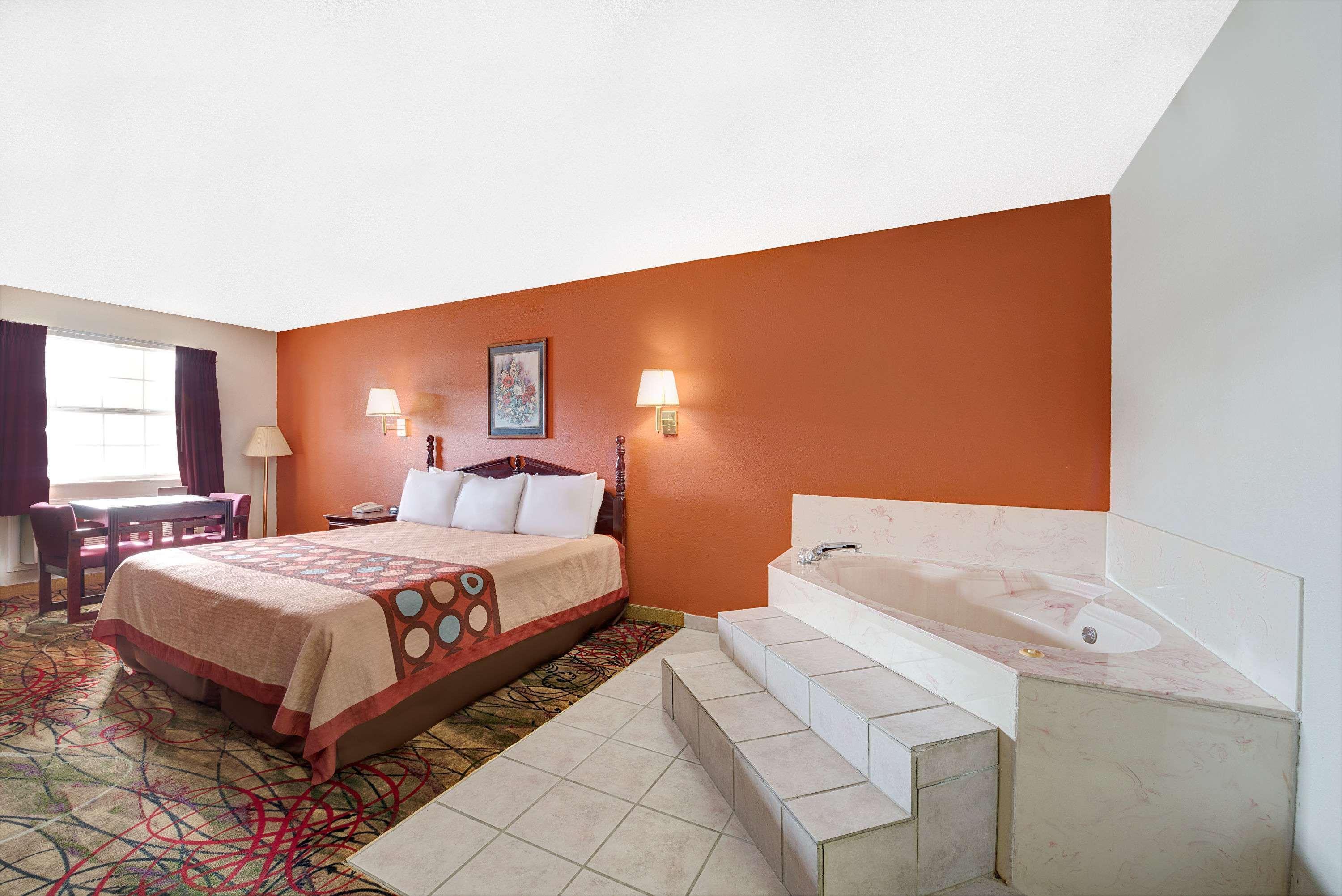Super 8 By Wyndham South Dallas