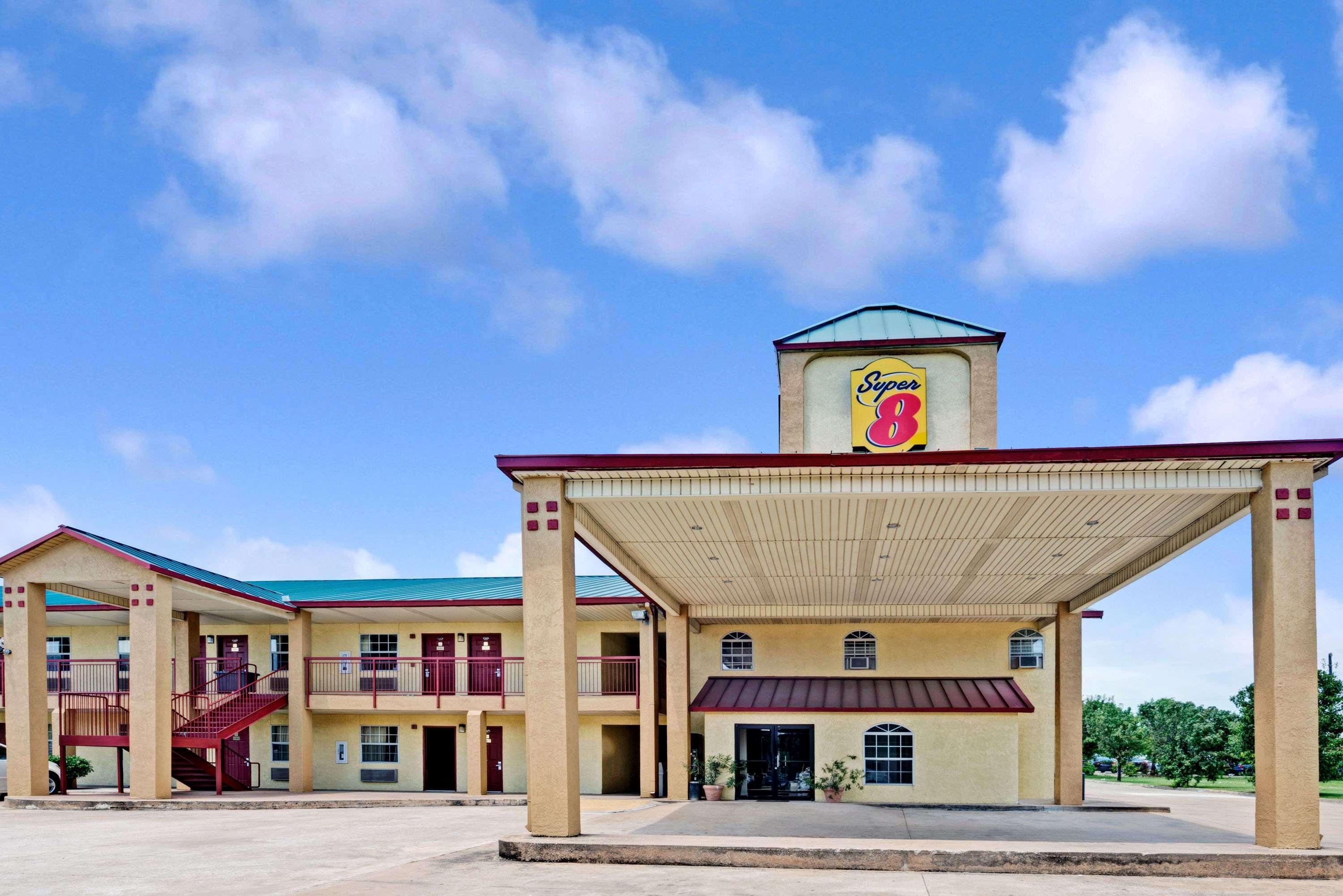 Hotel Super 8 By Wyndham South Dallas