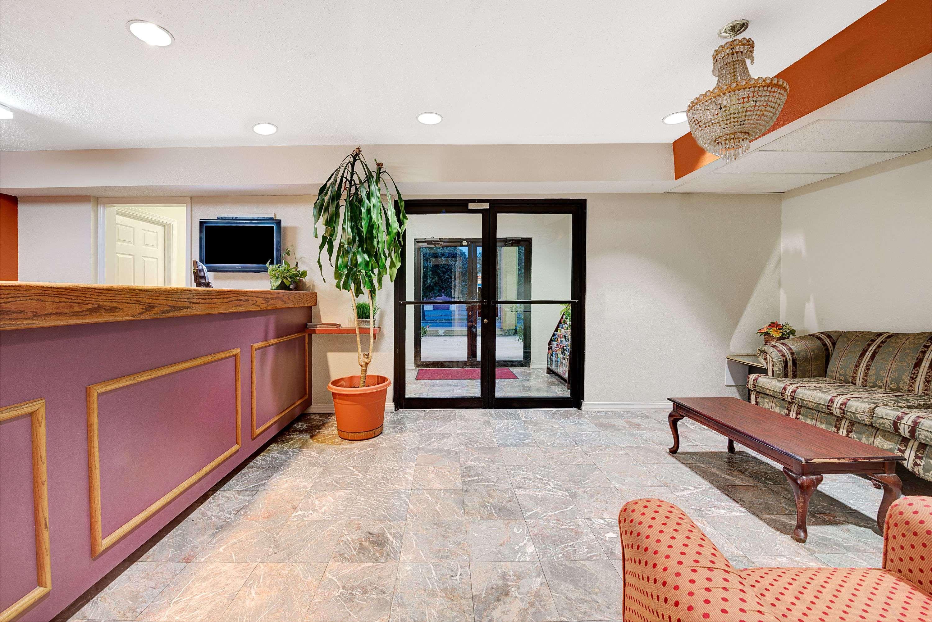Hotel Super 8 By Wyndham South Dallas