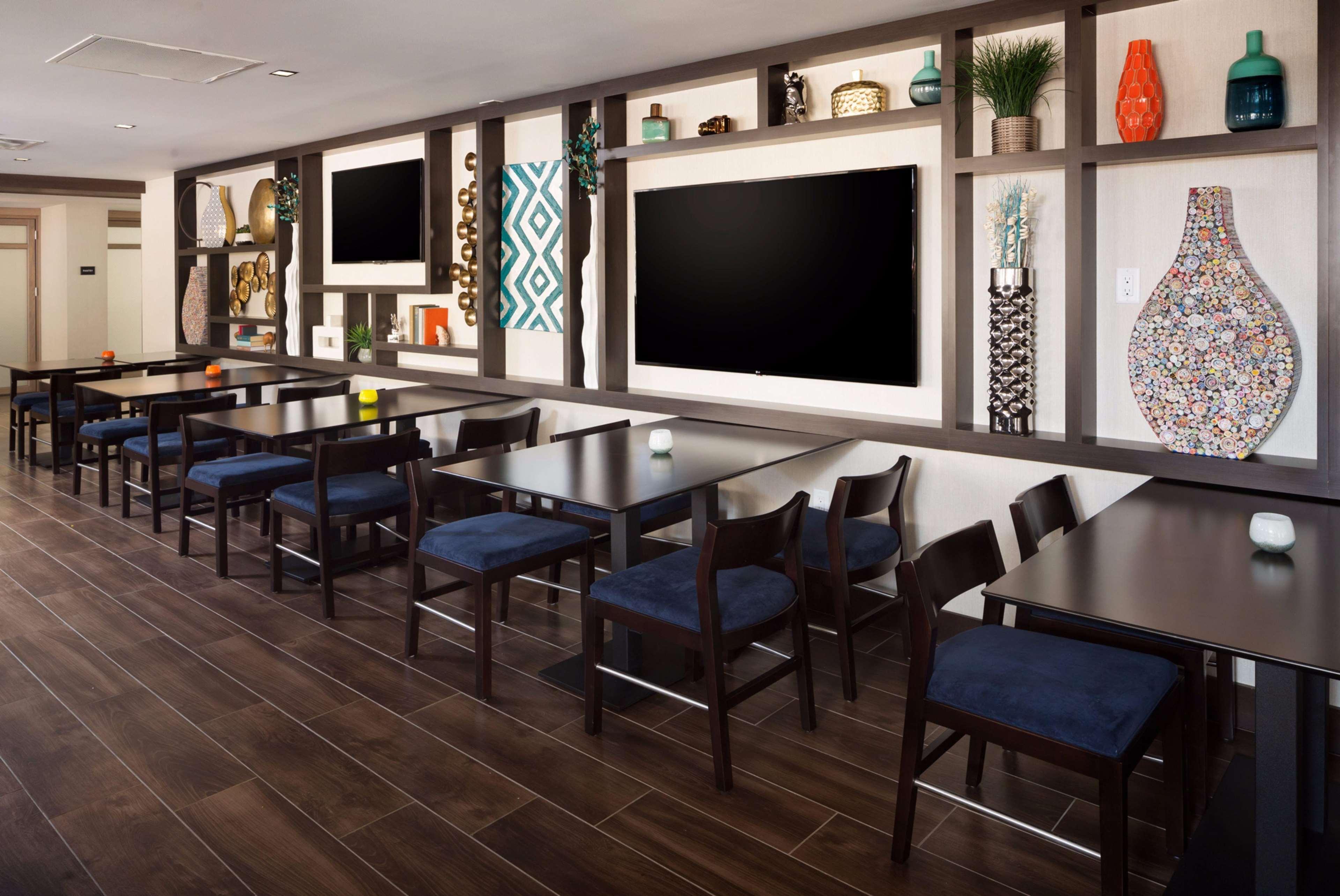 Hampton & Downtown 3*