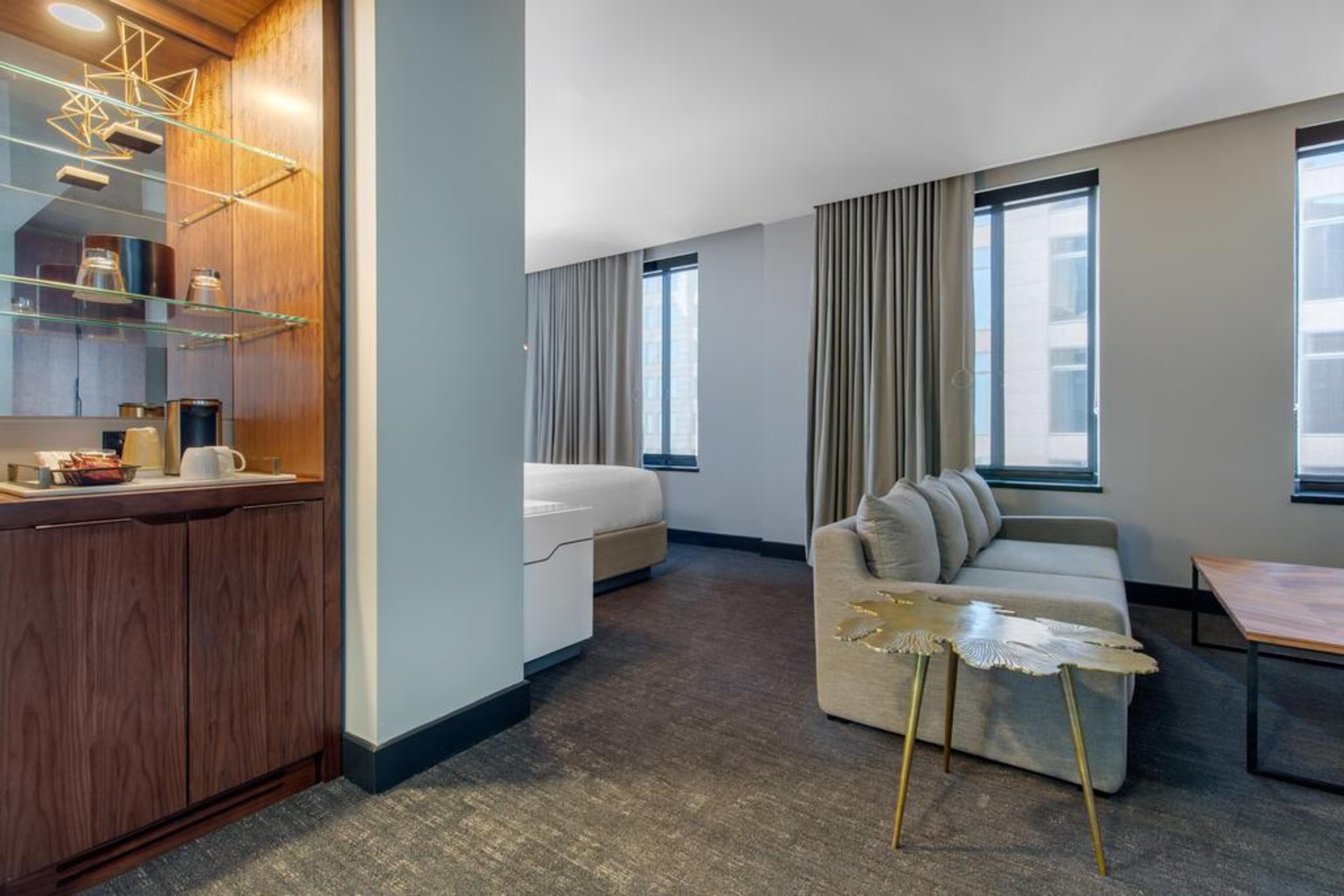 Hotel Renaissance Saint Elm Downtown 4*