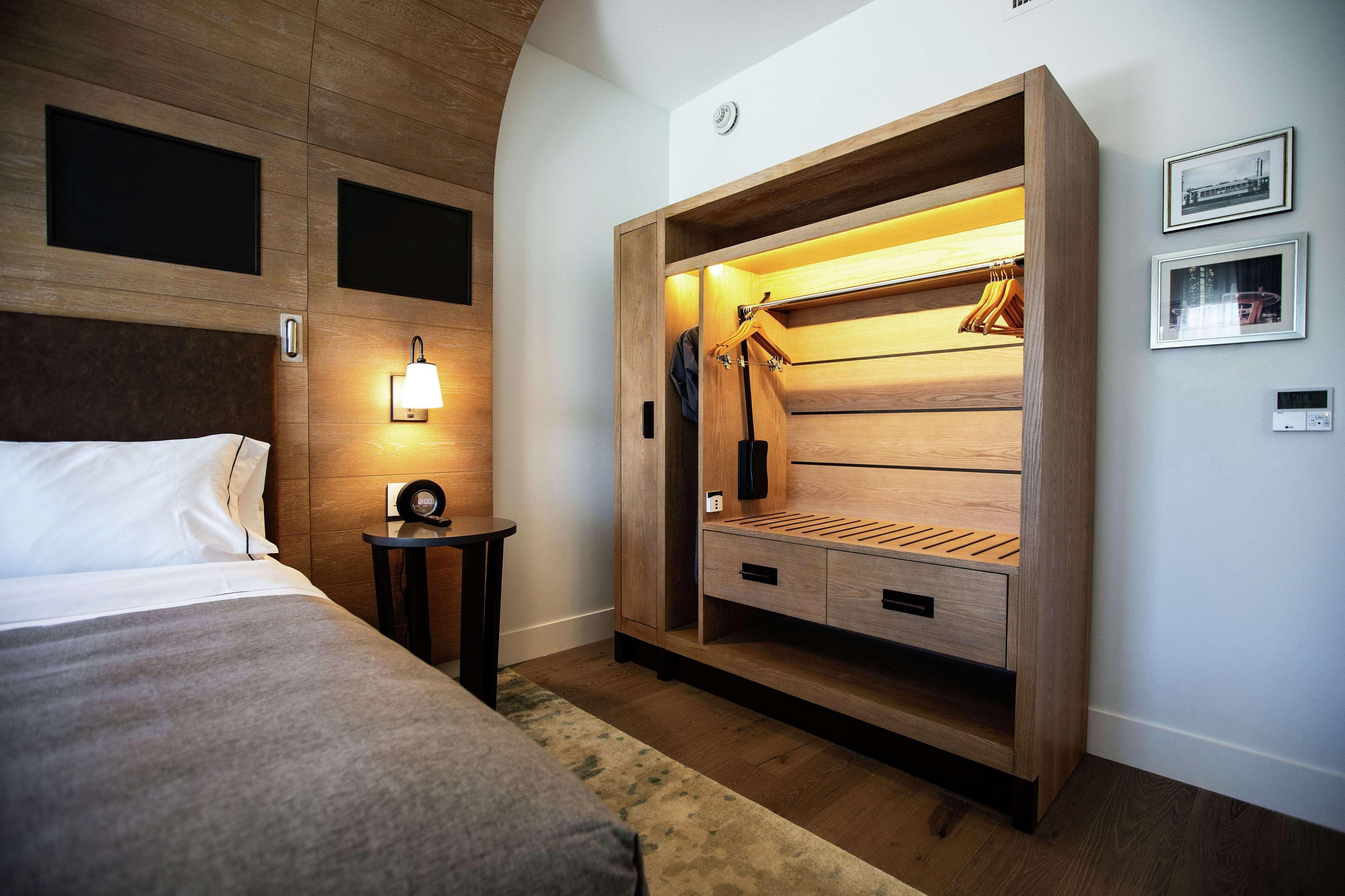 Hotel Canopy By Hilton Uptown 4*