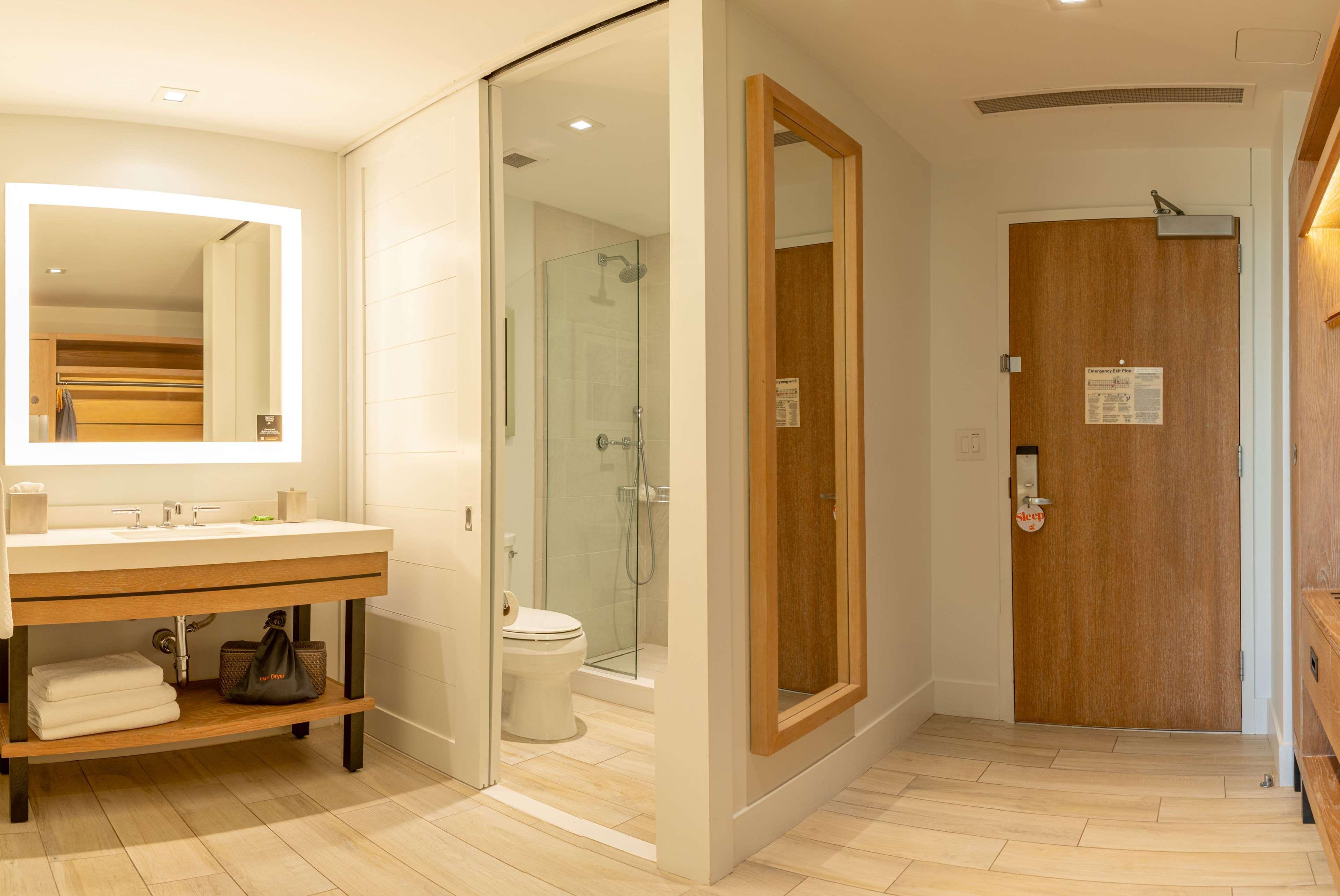 Canopy By Hilton Uptown 4*