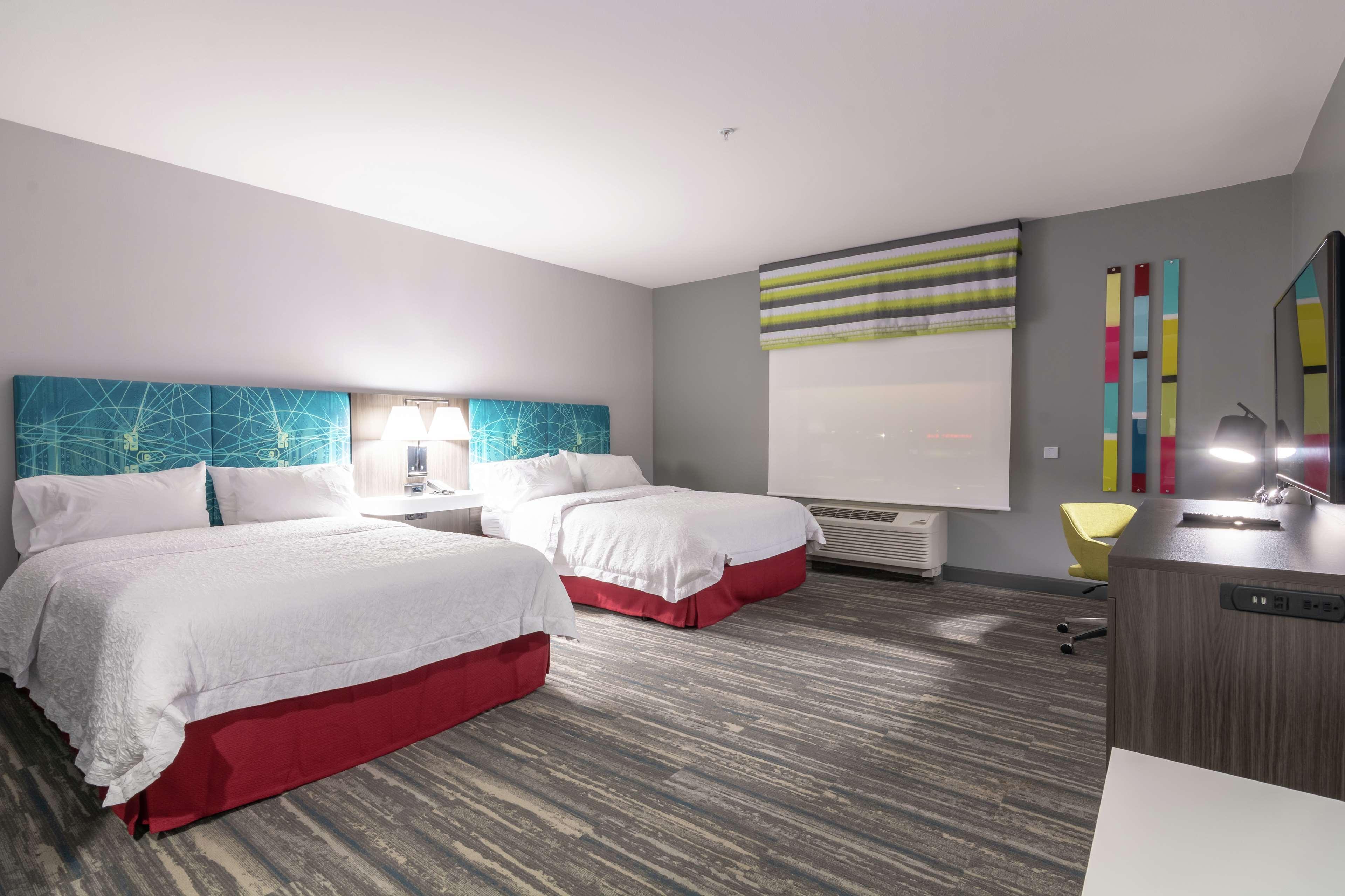 Hotel Hampton & East 3*