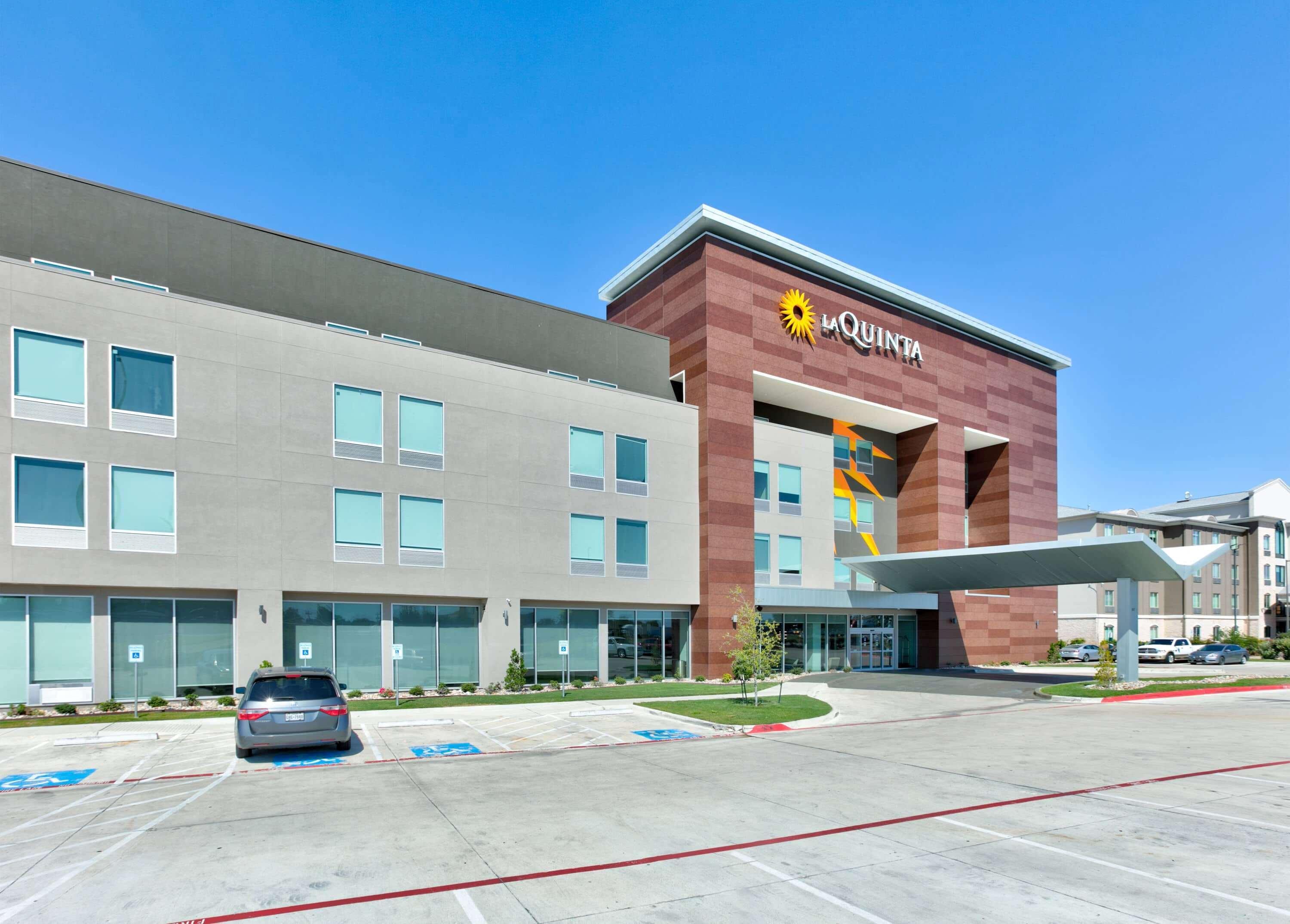 Hotel La Quinta & By Wyndham Dallas/fairpark