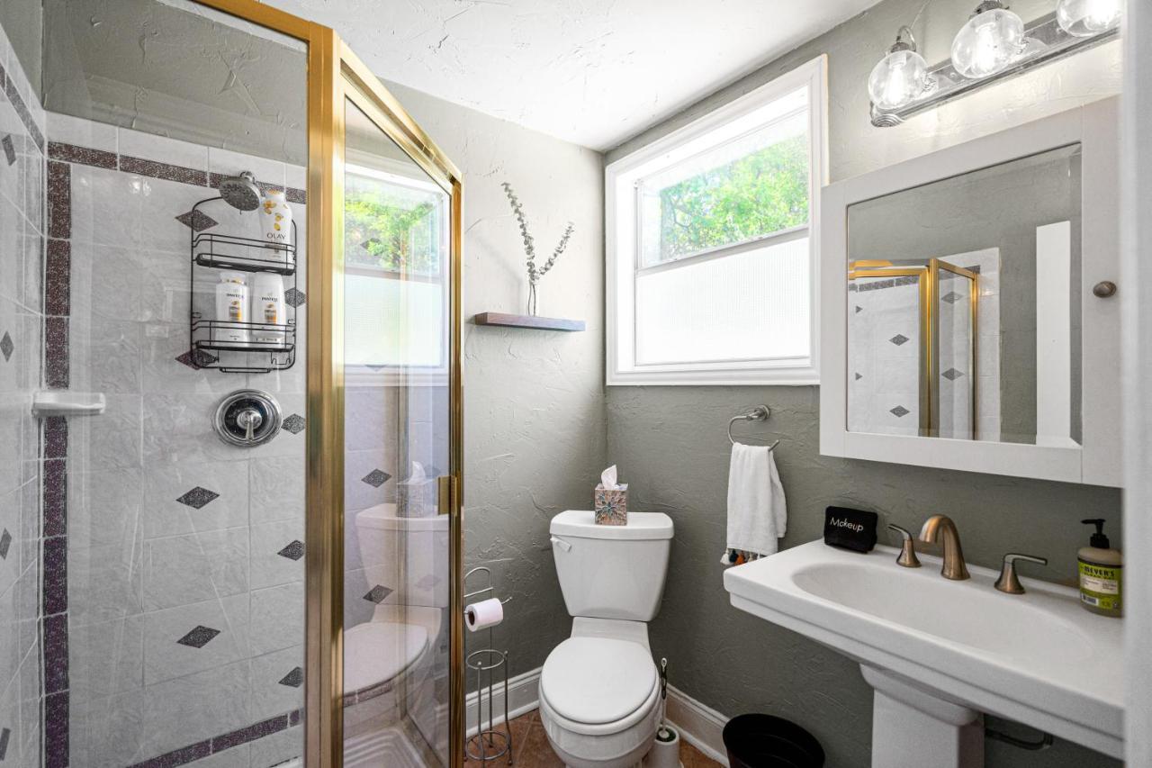 Oak Lawn Oasis W/ Private Pool, Hot Tub *