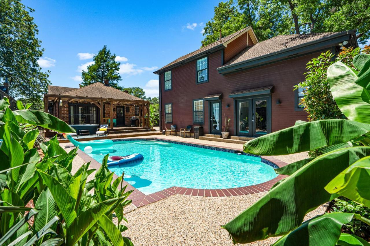 Guest house Oak Lawn Oasis W/ Private Pool, Hot Tub *