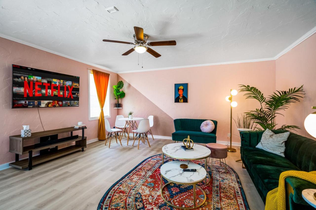 Guest house Oak Lawn Oasis W/ Private Pool, Hot Tub *