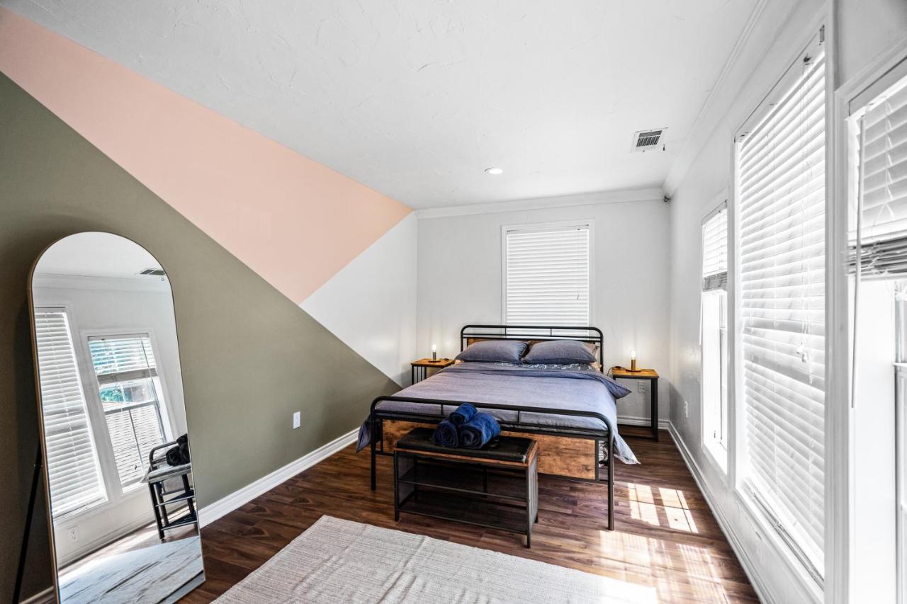 Oak Lawn Oasis W/ Private Pool, Hot Tub *