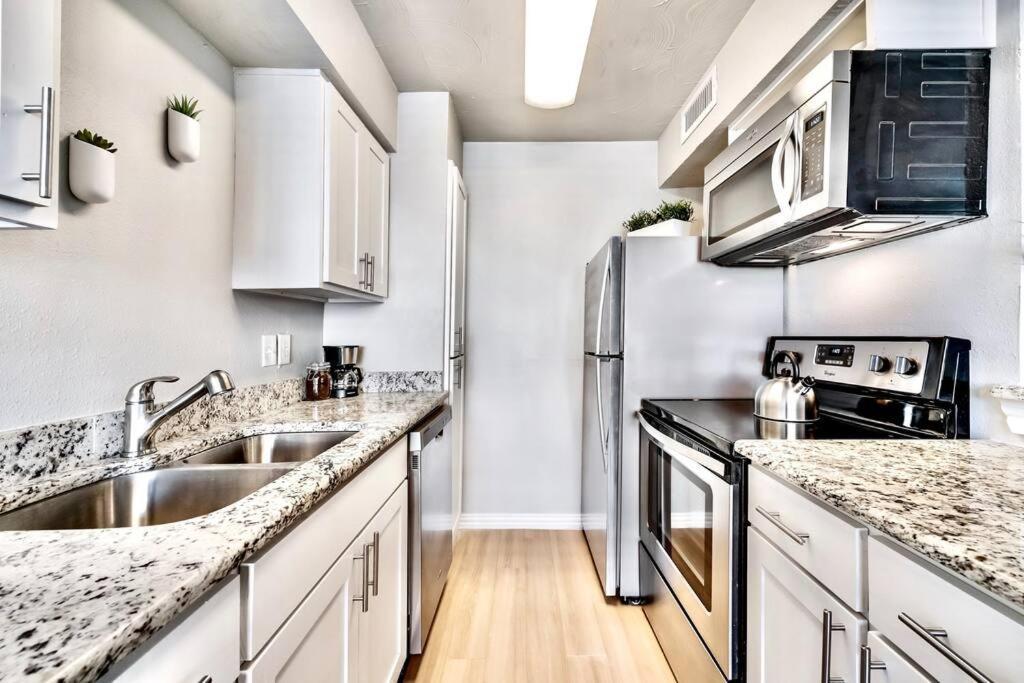 Apartment Outside & Tranquility Inside Dallas