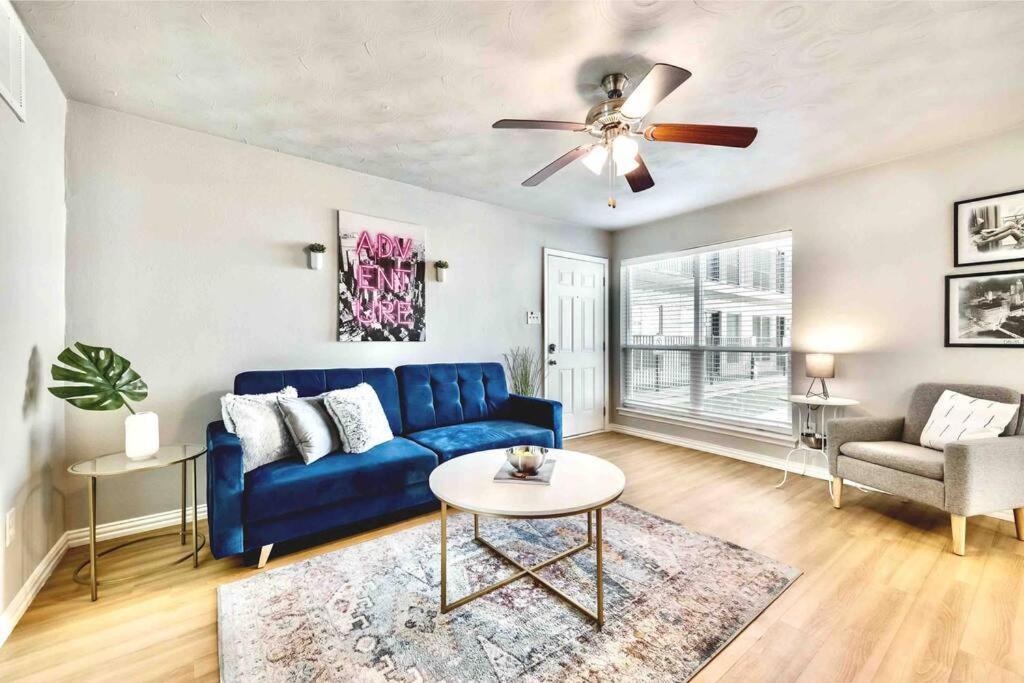 Apartment Outside & Tranquility Inside Dallas