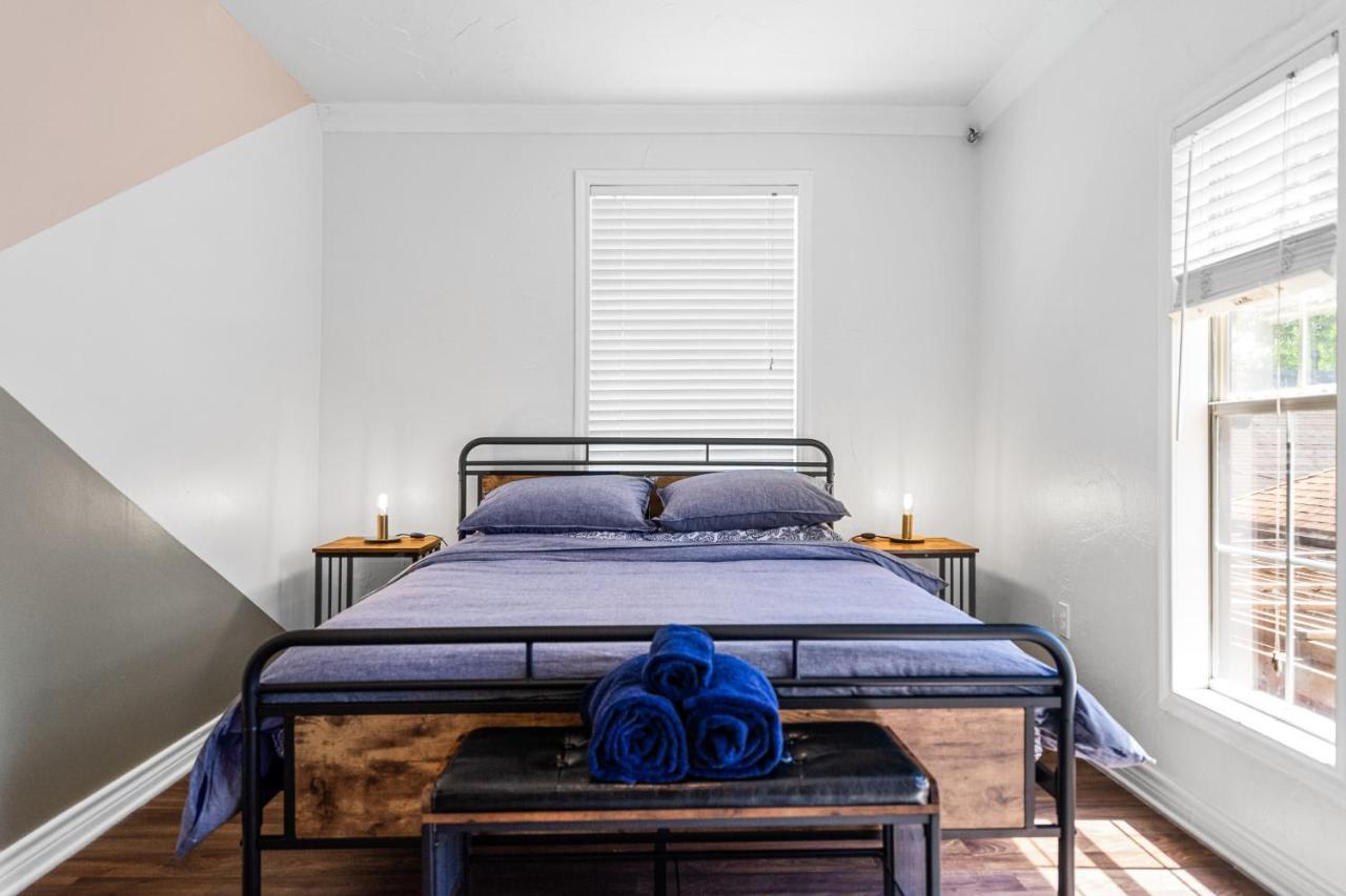 Oak Lawn Oasis W/ Private Pool, Hot Tub Guest house Dallas