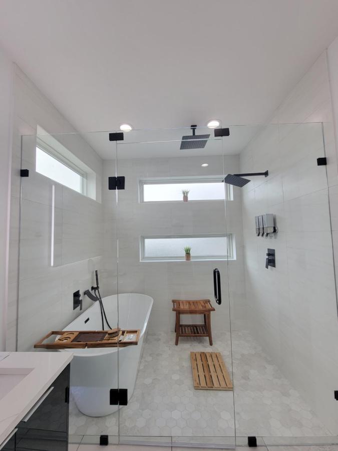 Luxury Modern House By Airport Holiday home *