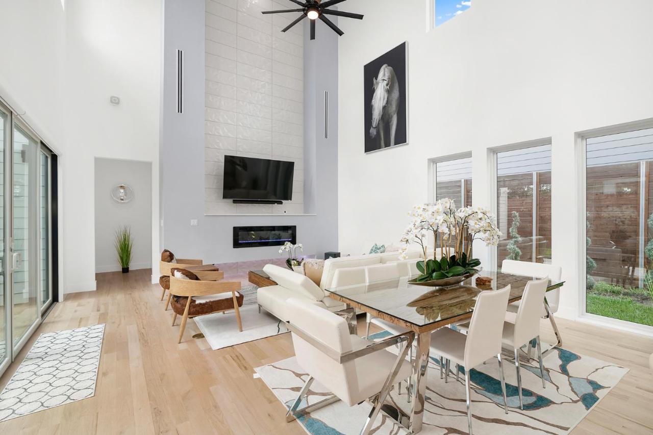 Luxury Modern House By Airport Dallas